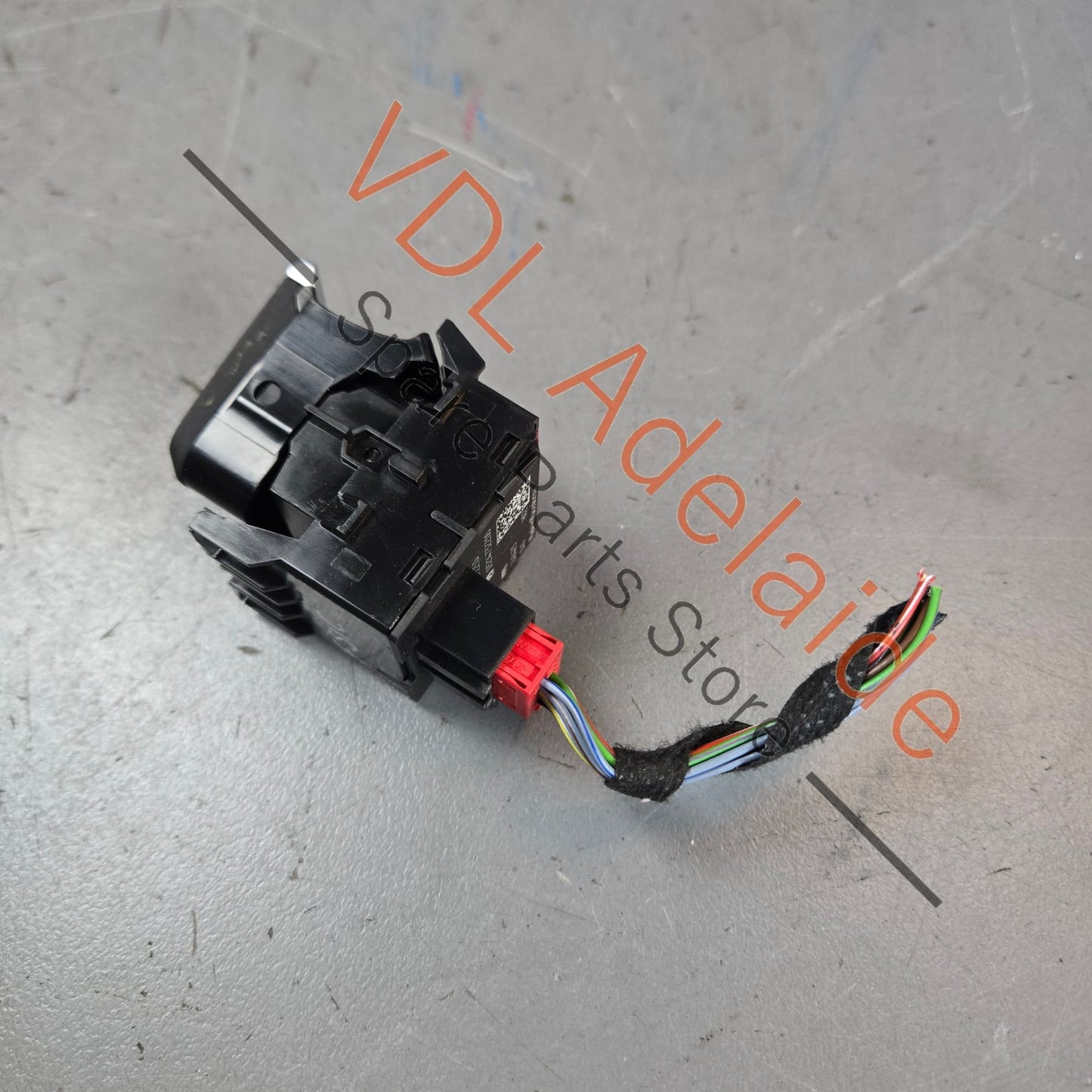 8W2927225D    Audi A5 S5 RS5 Switch for EPB Electric Park Brake Handbrake 8W2927225D