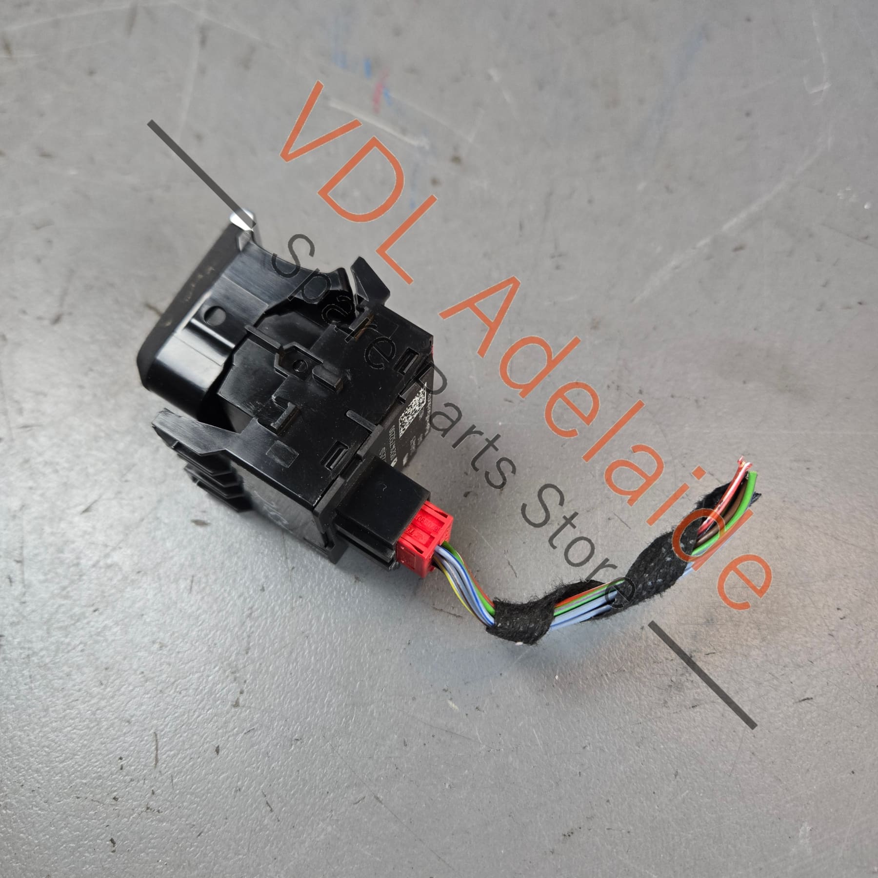 8W2927225D    Audi A5 S5 RS5 Switch for EPB Electric Park Brake Handbrake 8W2927225D