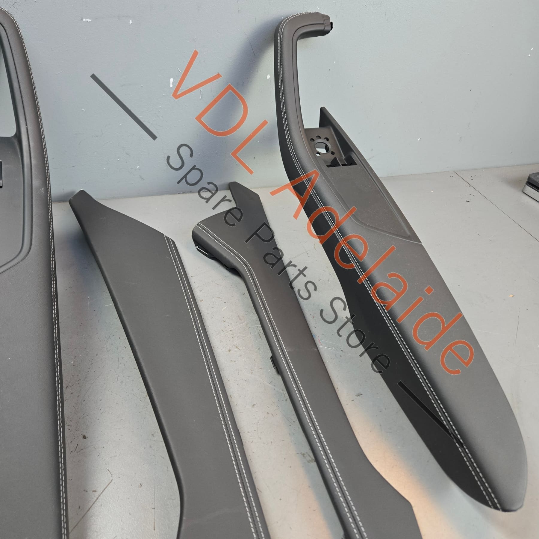 8W2863305AKND 8W6867173AKND 8W2863306AKND 8W6867174AKND Audi A5 S5 RS5 Coupe Black Leather Upgrade White Stitch Centre Console and Door Handle Arm Rest Trim Set 8W2863305A KND 8W6867173A KND