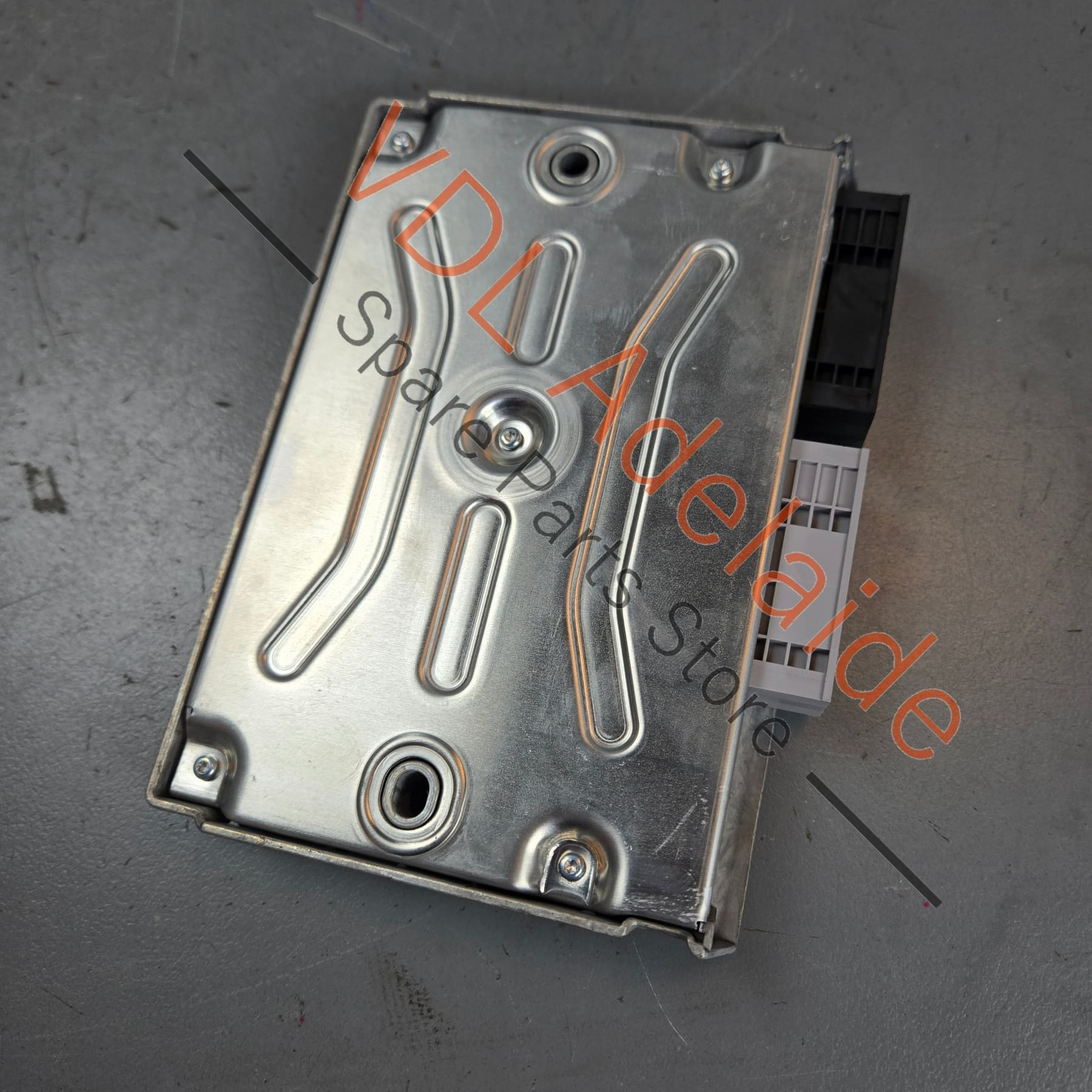 80C907468J    Audi Gateway GW 3.1 Mid Control Module 80C907468J