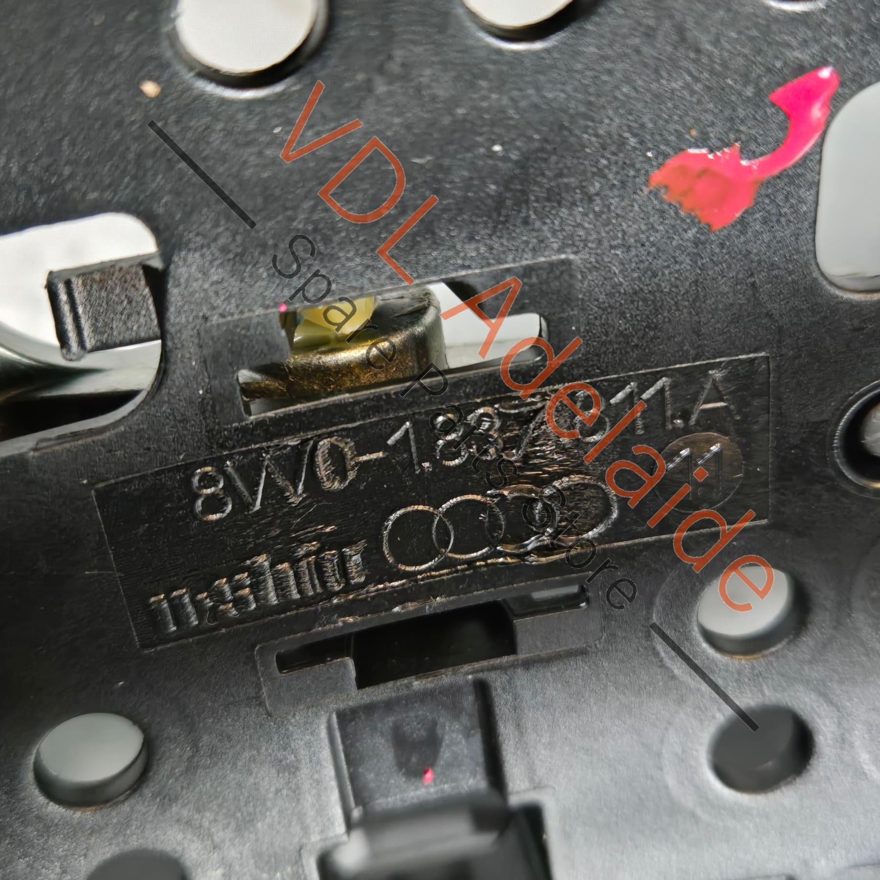 8W0837205B 8W0837811A   Audi A4 A5 A7 Door Handle Mounting Bar Assembly Left 8W0837811A 8W0837205B