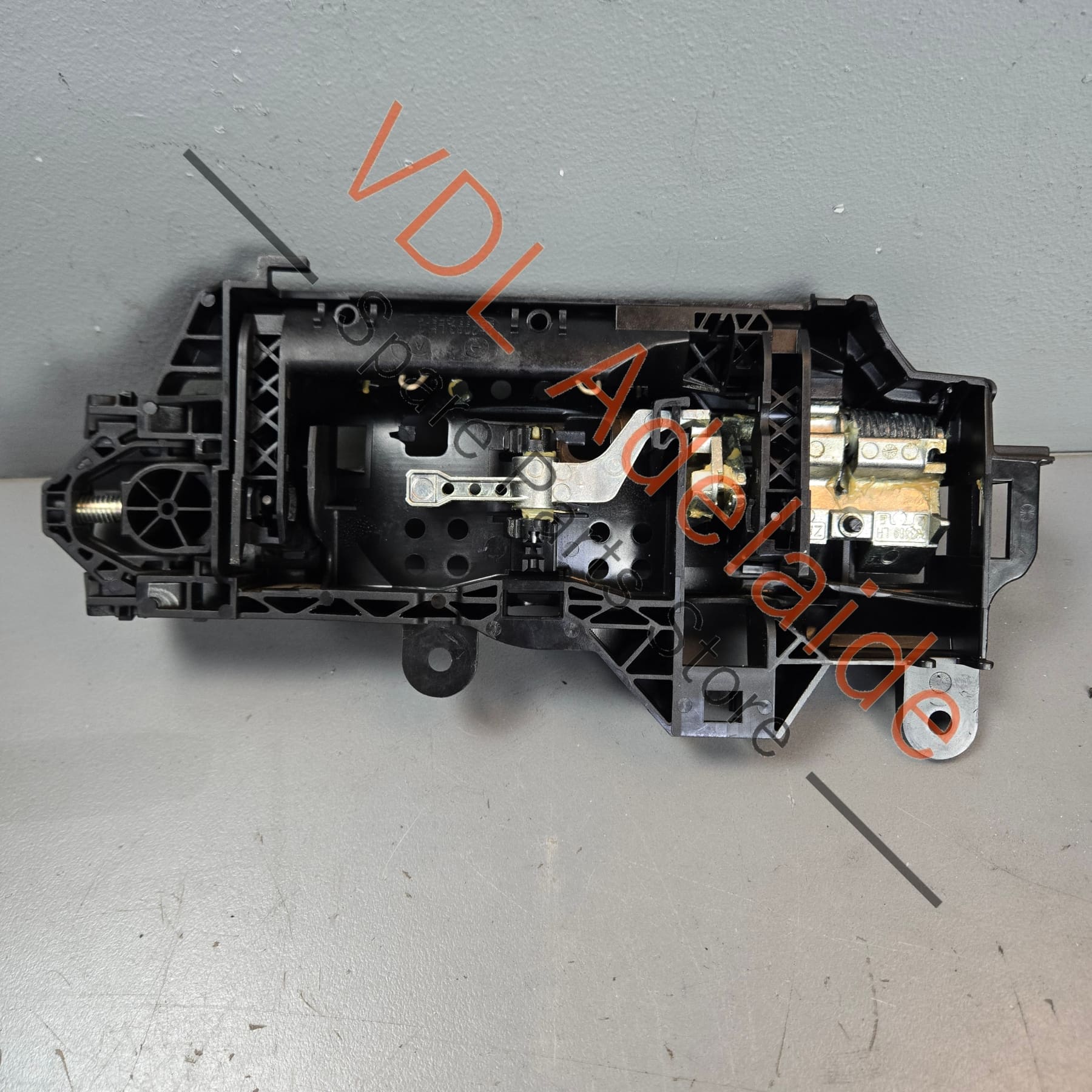 8W0837205B 8W0837811A   Audi A4 A5 A7 Door Handle Mounting Bar Assembly Left 8W0837811A 8W0837205B