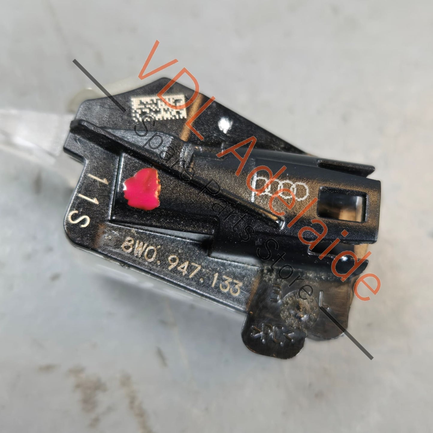 8W0947133    Audi A4 A5 A7 Left Exterior Door Handle Peripheral Puddle Courtesy Light 8W0947133