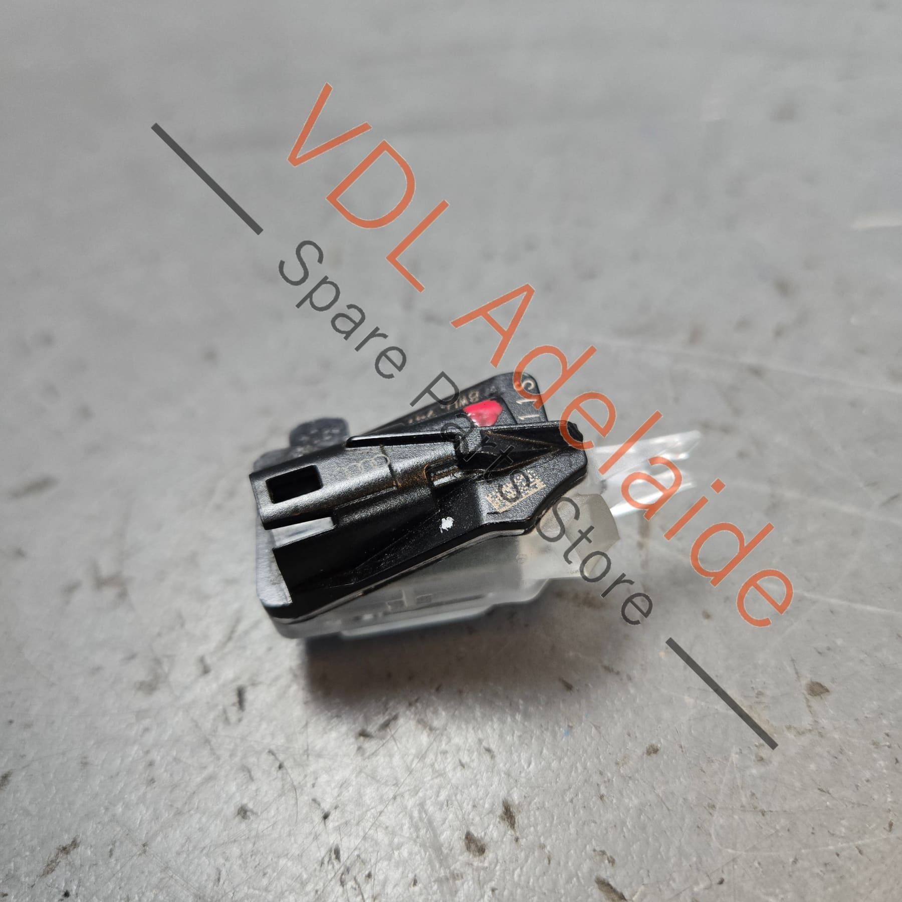 8W0947133    Audi A4 A5 A7 Left Exterior Door Handle Peripheral Puddle Courtesy Light 8W0947133