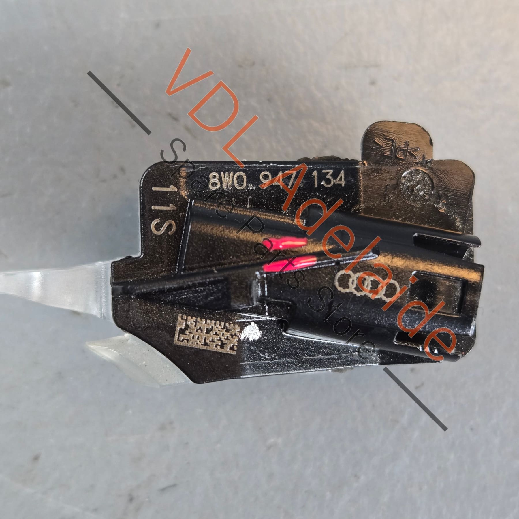 8W0947134    Audi A4 A5 A7 Right Exterior Door Handle Peripheral Puddle Courtesy Light 8W0947134