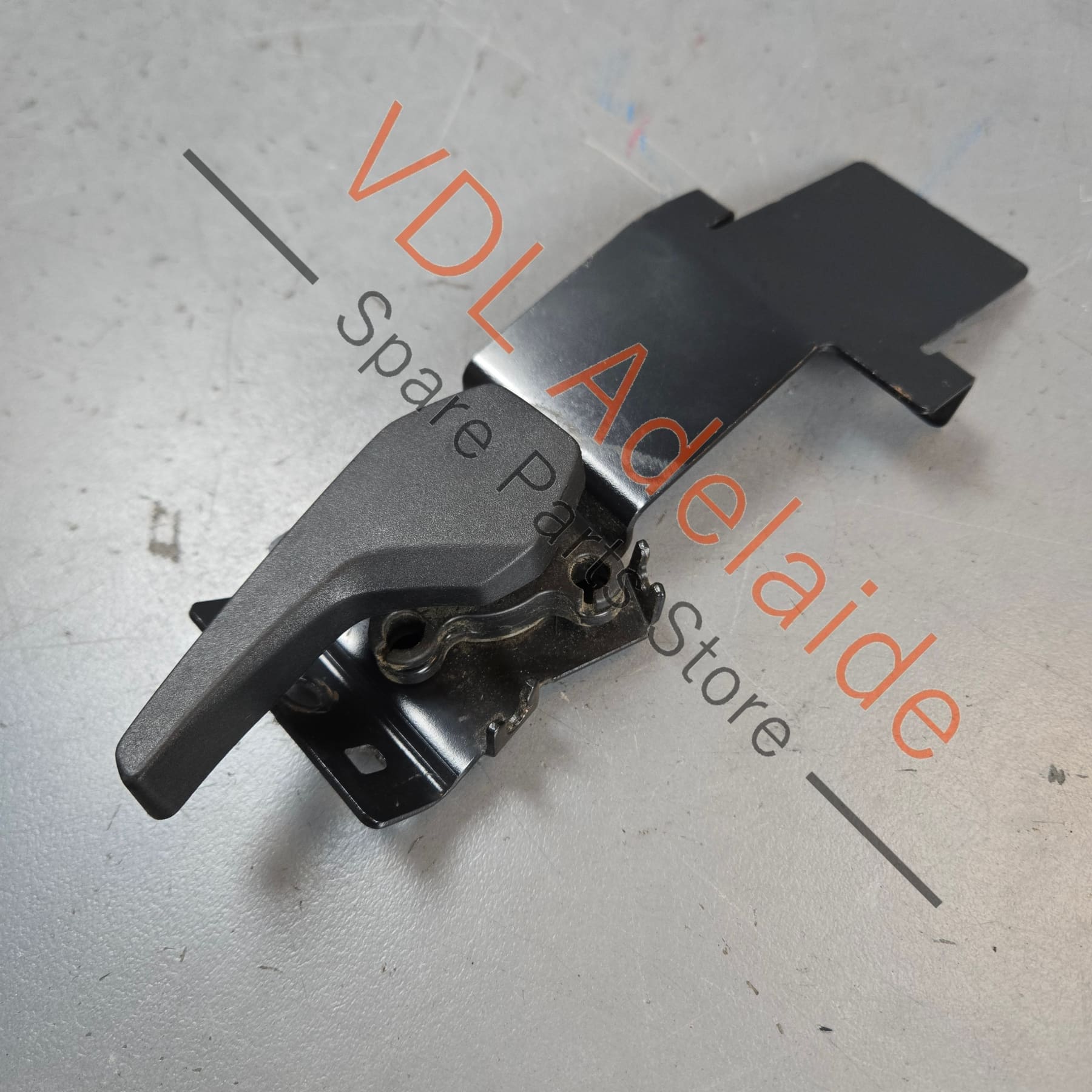 8W0823661D    Audi A5 S5 RS5 Bonnet Release Handle with bracket 8W0823661D