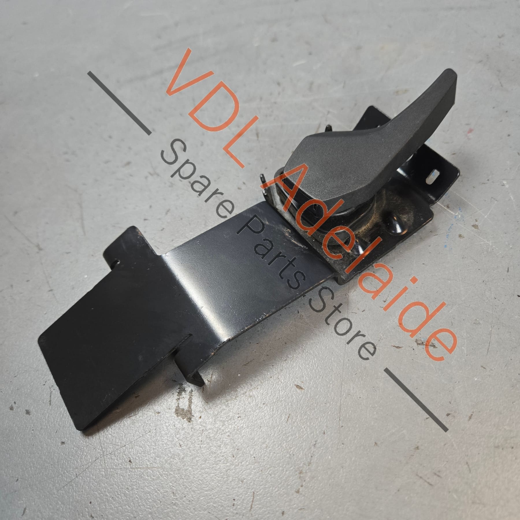 8W0823661D    Audi A5 S5 RS5 Bonnet Release Handle with bracket 8W0823661D