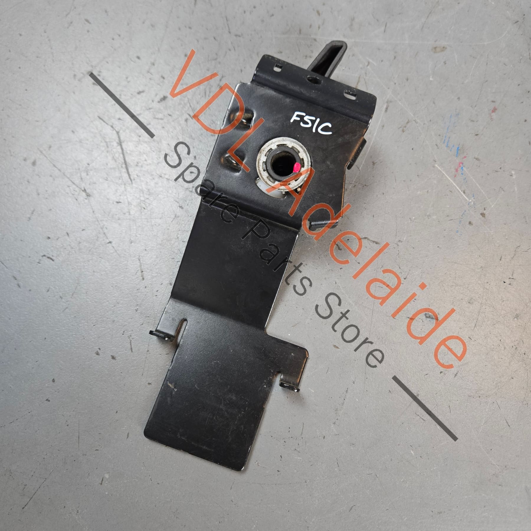 8W0823661D    Audi A5 S5 RS5 Bonnet Release Handle with bracket 8W0823661D