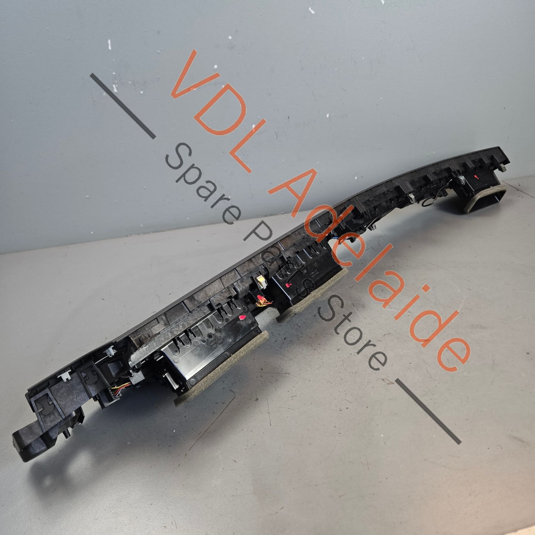 8W2820901B    Audi A4 A5 B9 Centre Dashboard Air Vent for RHD 8W2820901B