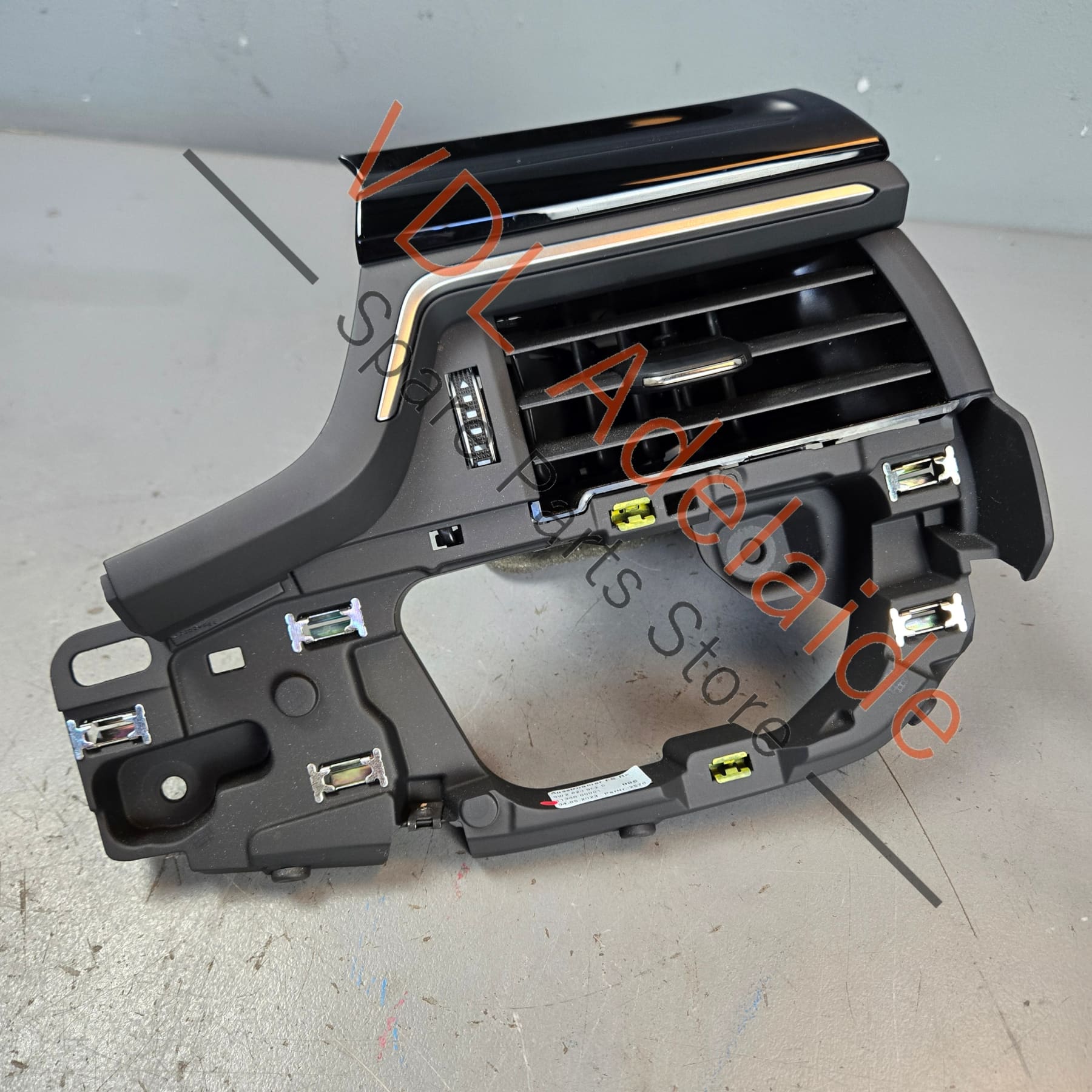 8W2820902C 8W2820902CEAX   Audi A4 A5 B9 RHS Right Dashboard Air Vent for Air Conditioning 8W0820902C