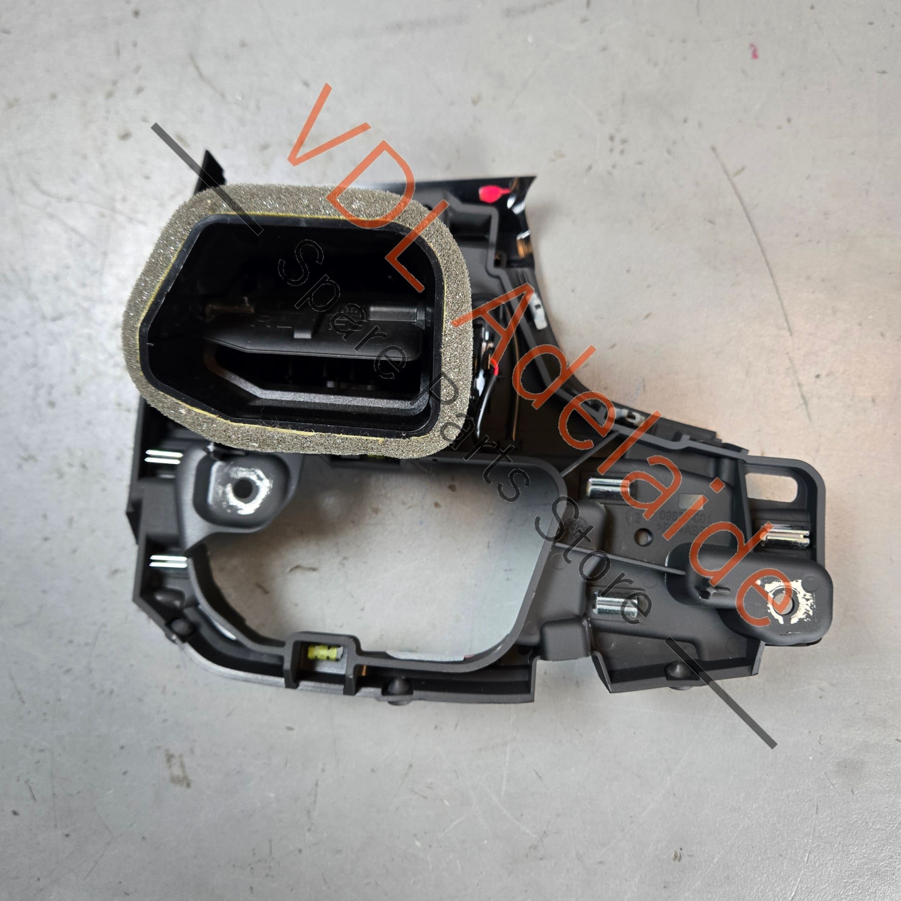 8W2820902C 8W2820902CEAX   Audi A4 A5 B9 RHS Right Dashboard Air Vent for Air Conditioning 8W0820902C