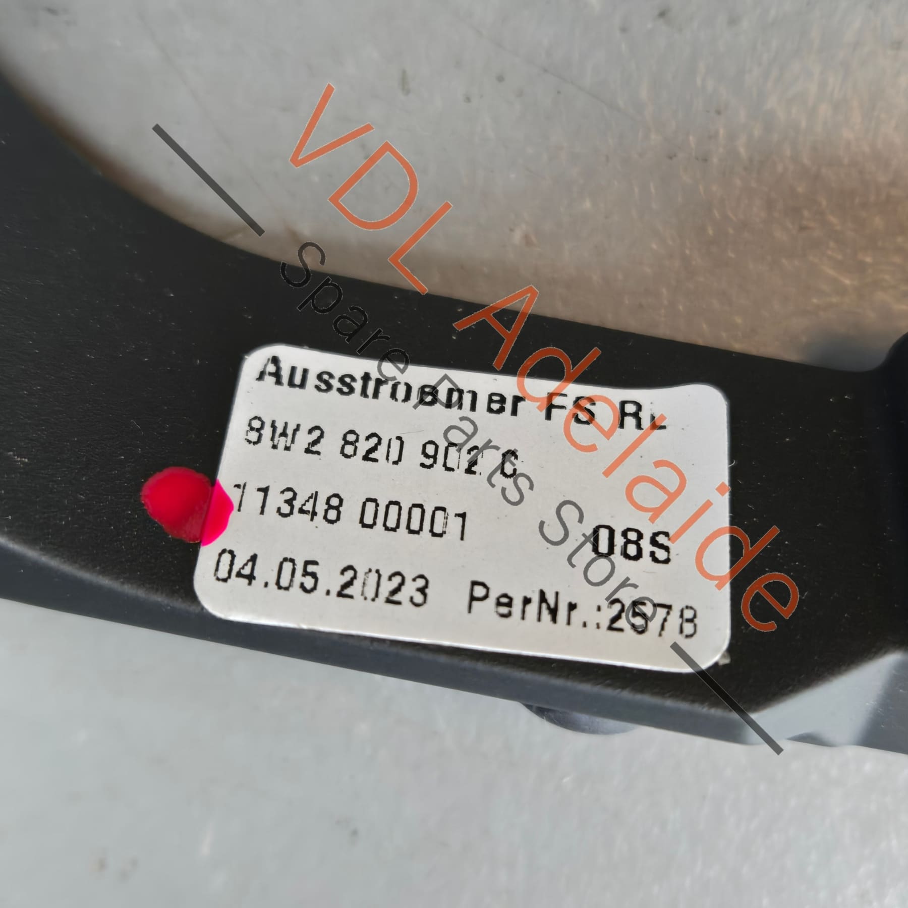 8W2820902C 8W2820902CEAX   Audi A4 A5 B9 RHS Right Dashboard Air Vent for Air Conditioning 8W0820902C