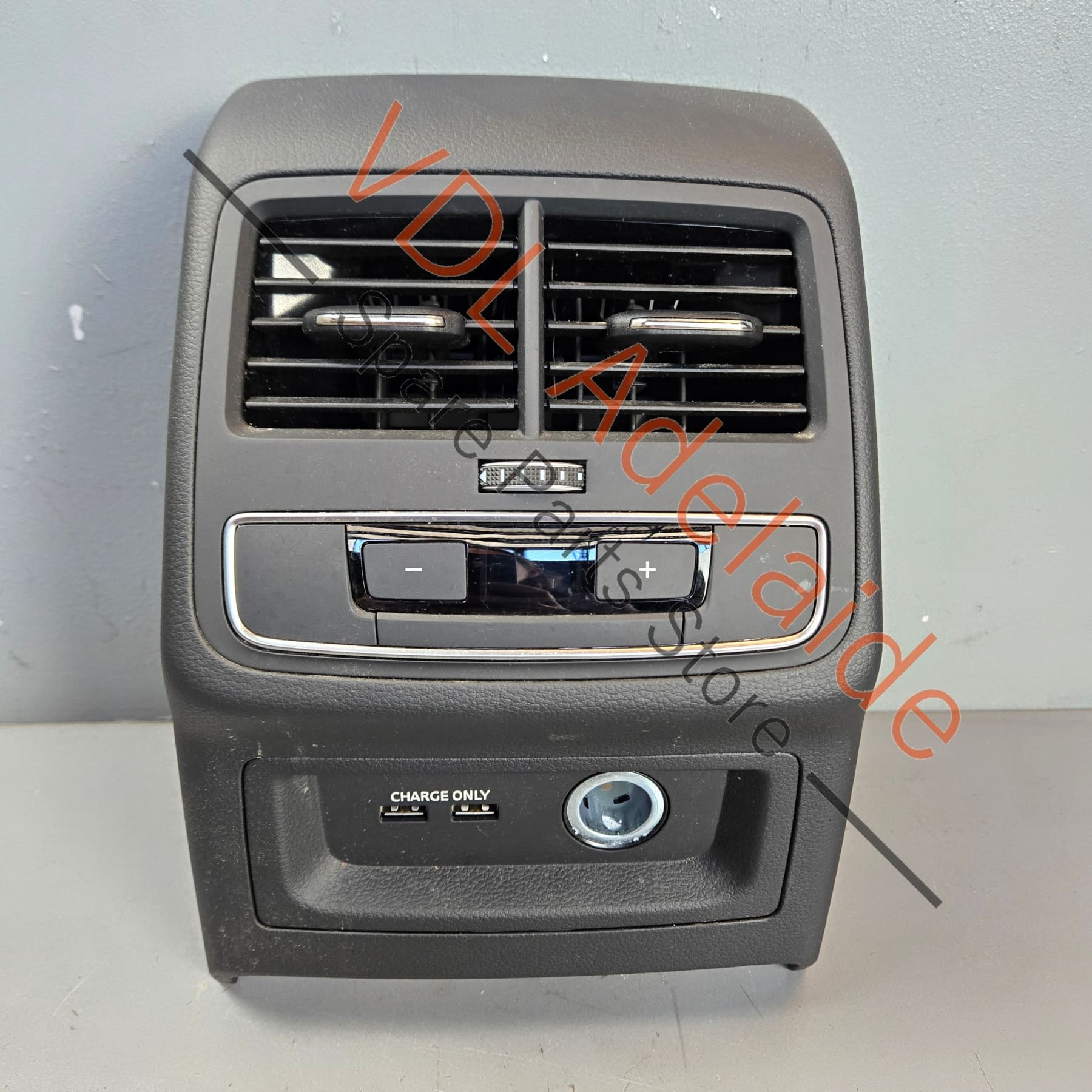 8W0819203B6PS    Audi A4 A5 B9 RHS Right Dashboard Air Vent for Air Conditioning 8W0820902B