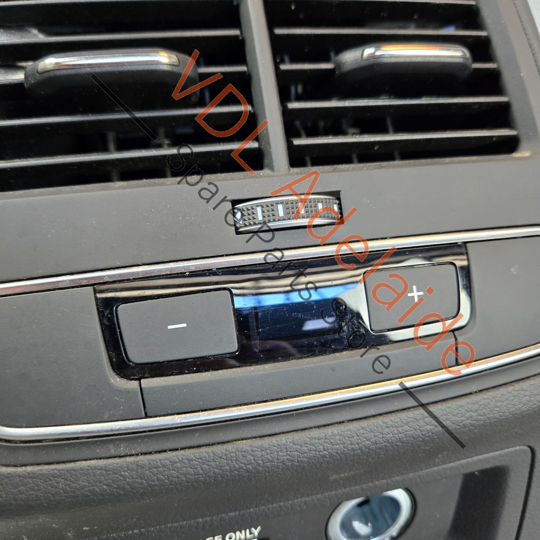 8W0819203B6PS    Audi A4 A5 B9 RHS Right Dashboard Air Vent for Air Conditioning 8W0820902B
