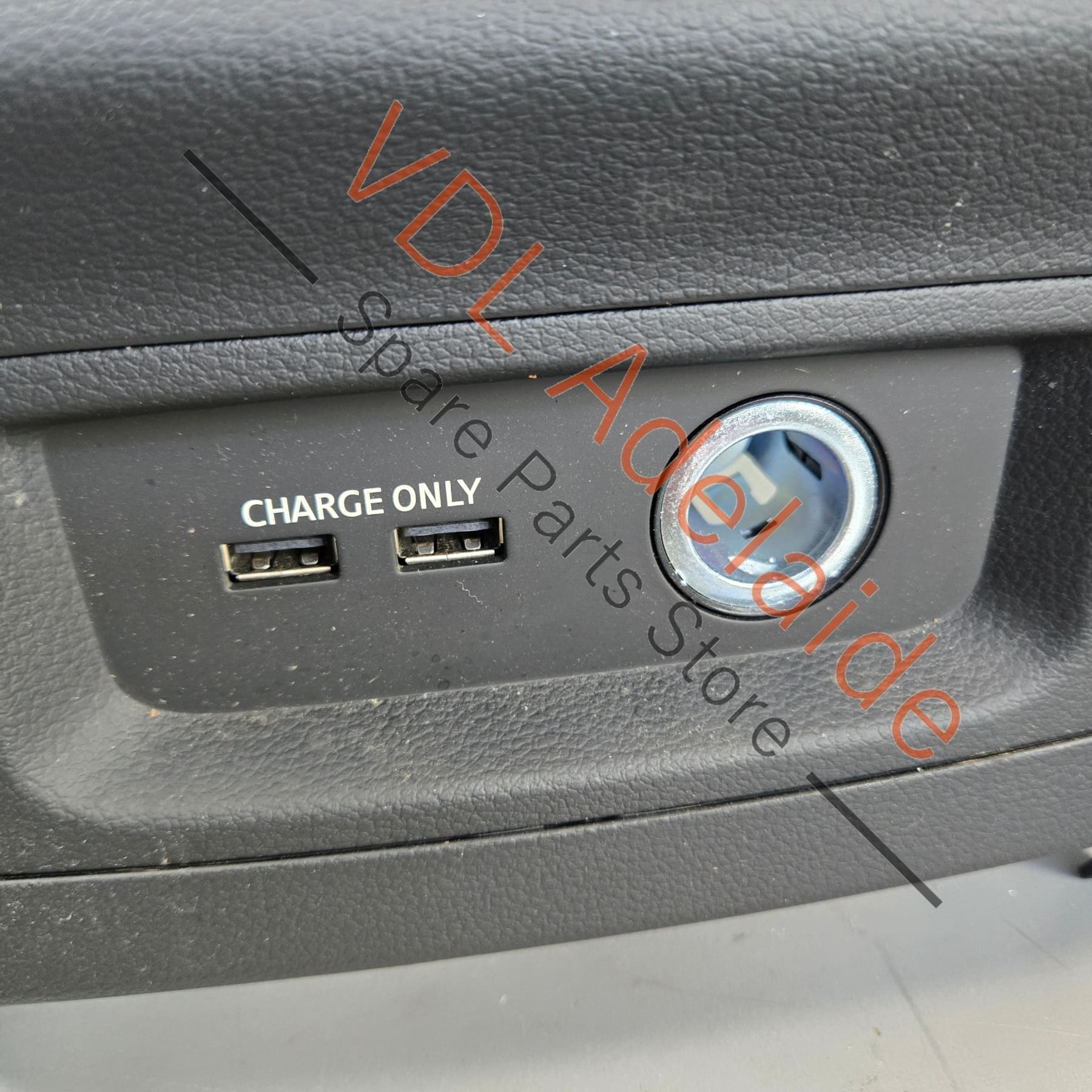 8W0819203B6PS    Audi A4 A5 B9 RHS Right Dashboard Air Vent for Air Conditioning 8W0820902B