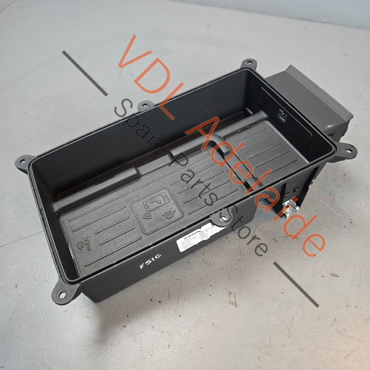 8W0864981D 8W0035708   Audi A4 A5 B9 Genuine Wireless Phone Charger and USB Hub in Centre Console 8W0864981D 8W0035708