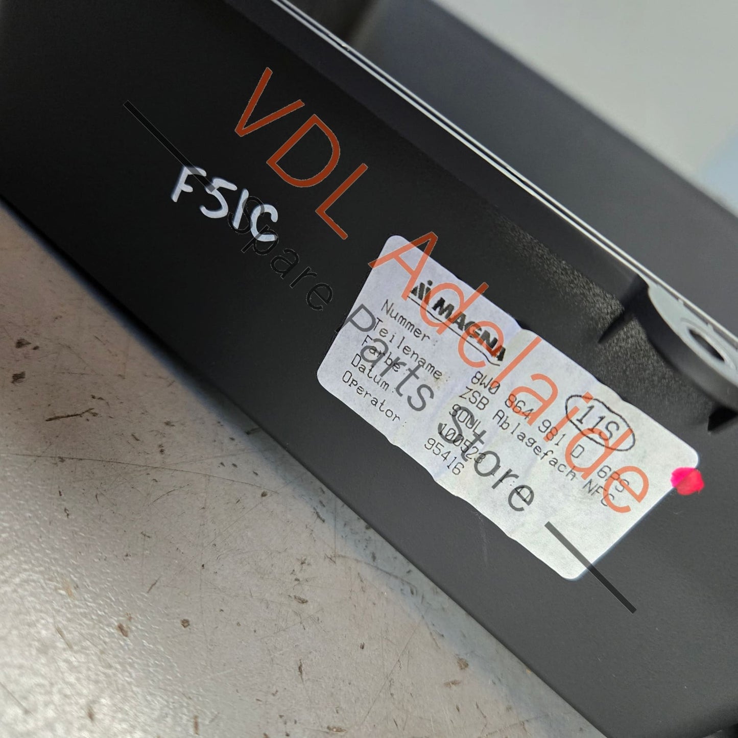 8W0864981D 8W0035708   Audi A4 A5 B9 Genuine Wireless Phone Charger and USB Hub in Centre Console 8W0864981D 8W0035708