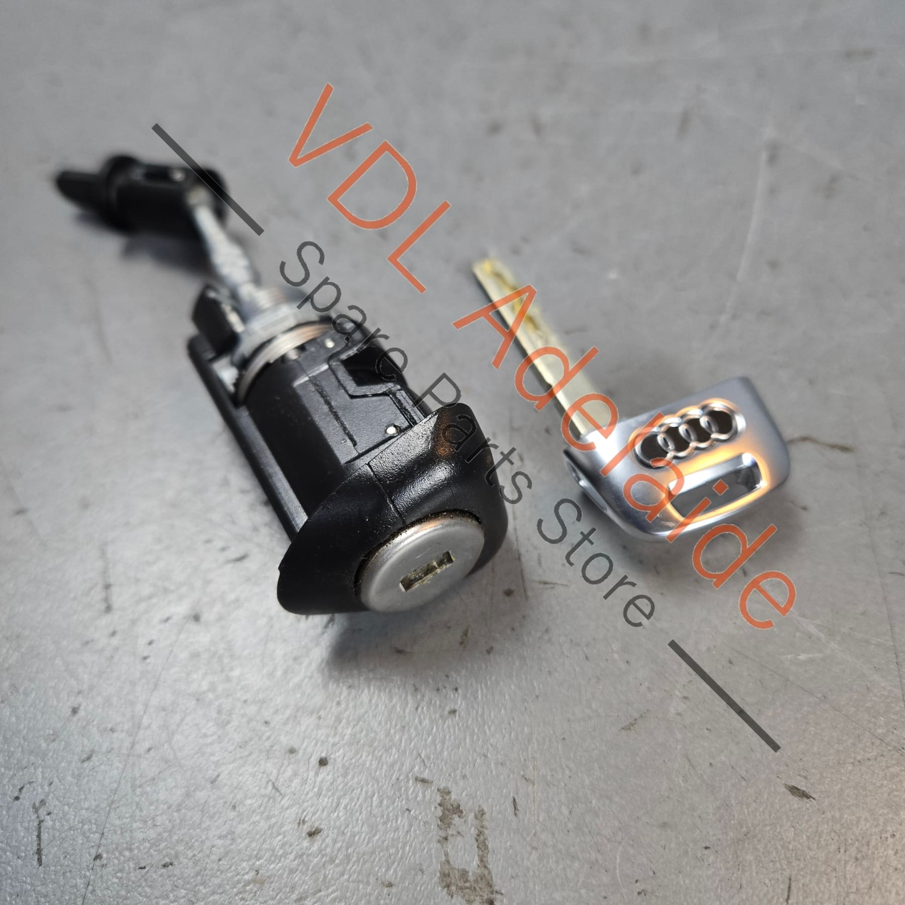107837168EG    Audi Q5 A4 A5 Right Front Drivers Door Lock with Blade Key 107837168EG