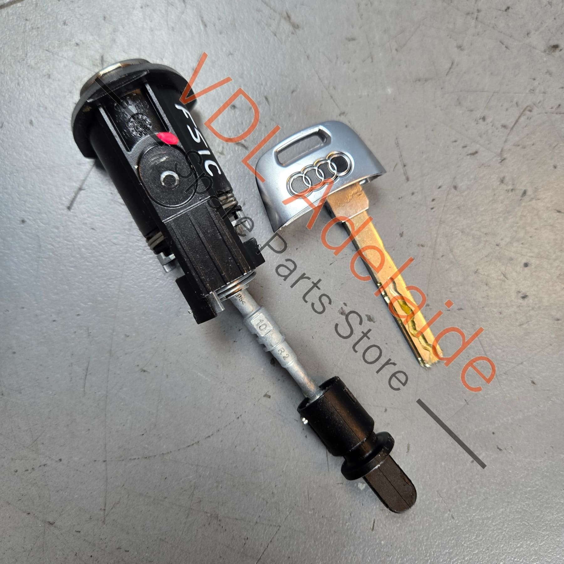107837168EG    Audi Q5 A4 A5 Right Front Drivers Door Lock with Blade Key 107837168EG