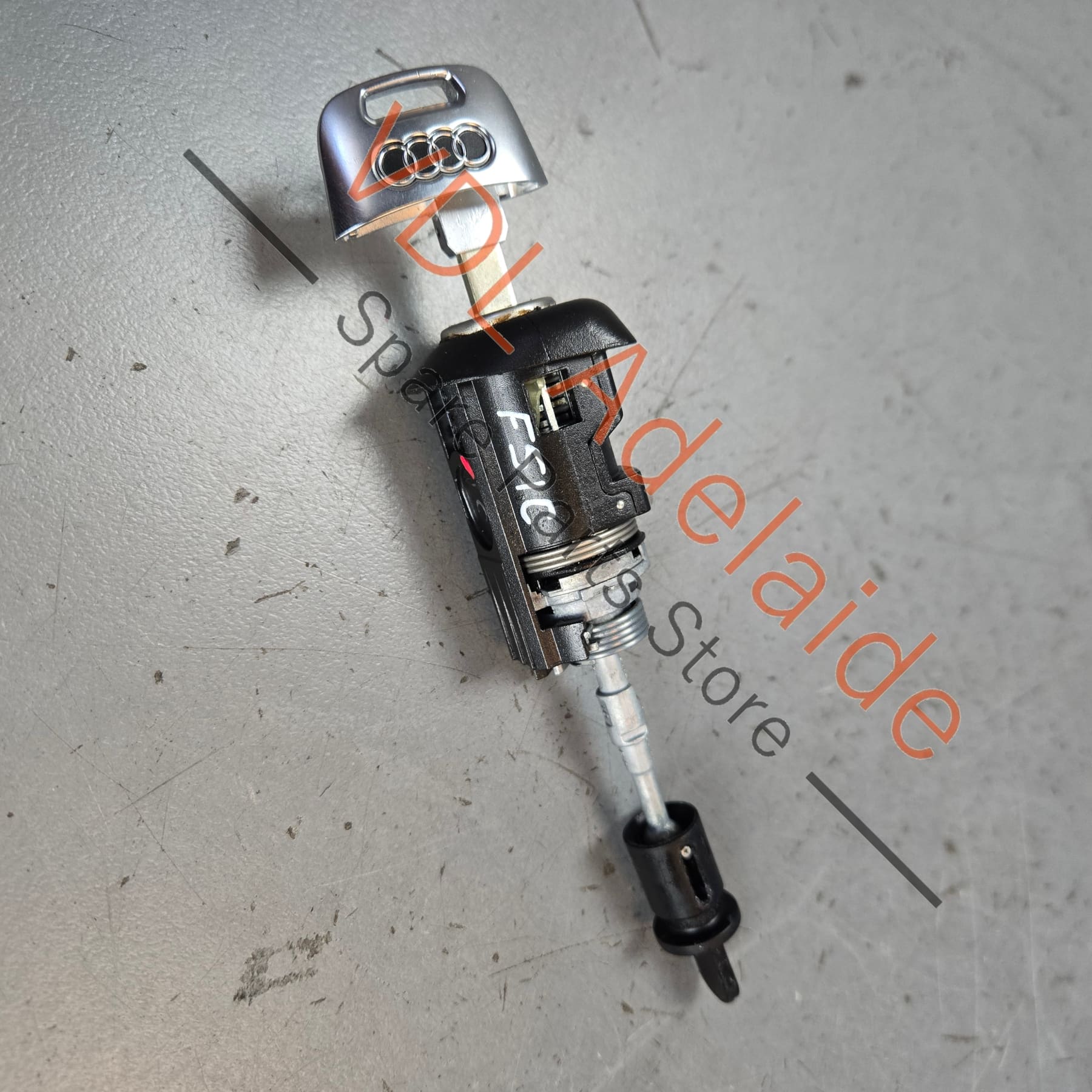 107837168EG    Audi Q5 A4 A5 Right Front Drivers Door Lock with Blade Key 107837168EG