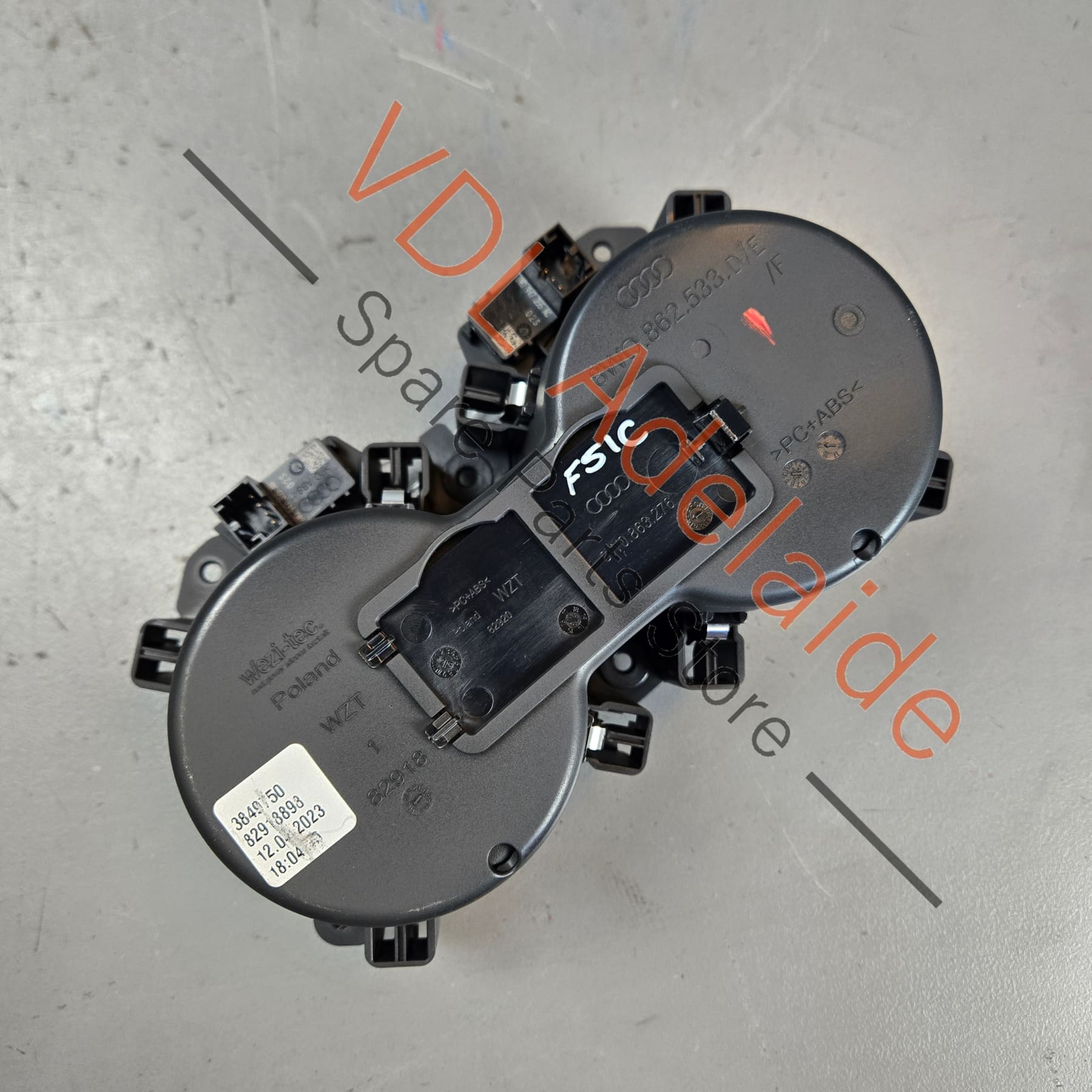 8W0862533F    Audi A4 A5 Q5 Centre Console Drinks Holder 8W0862533F