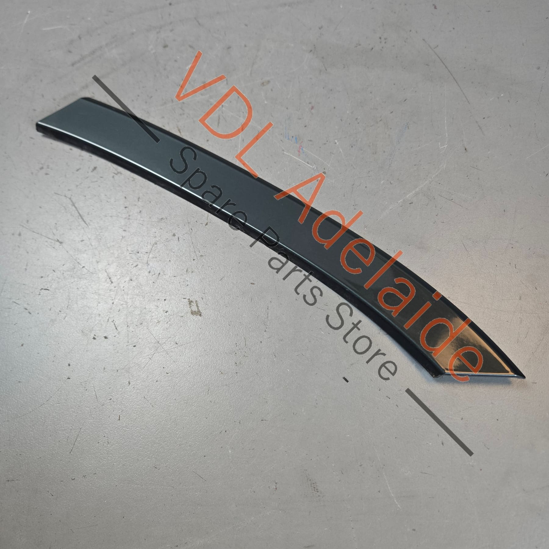 575854989DGRU 575854989D   Cupra Ateca Left Rear Fender Wheel Arch Moulding 575854989D GRU 9S / X6T Camouflage Green Metallic