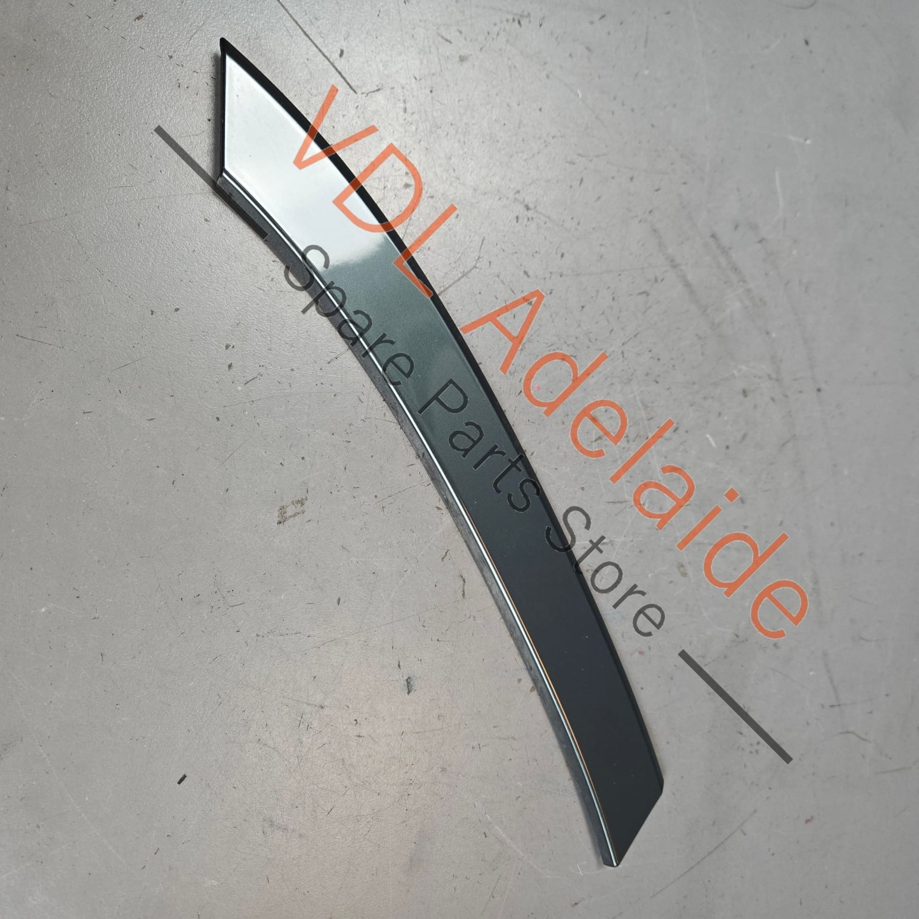 575854990DGRU 575854990D   Cupra Ateca Right Rear Fender Wheel Arch Moulding 575854990D GRU 9S / X6T Camouflage Green Metallic