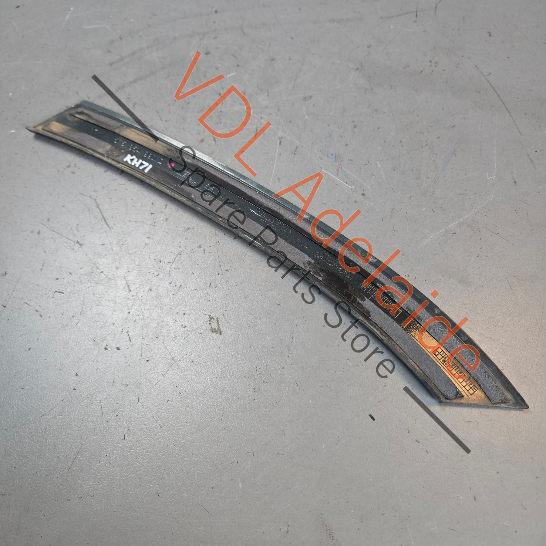 575854990DGRU 575854990D   Cupra Ateca Right Rear Fender Wheel Arch Moulding 575854990D GRU 9S / X6T Camouflage Green Metallic