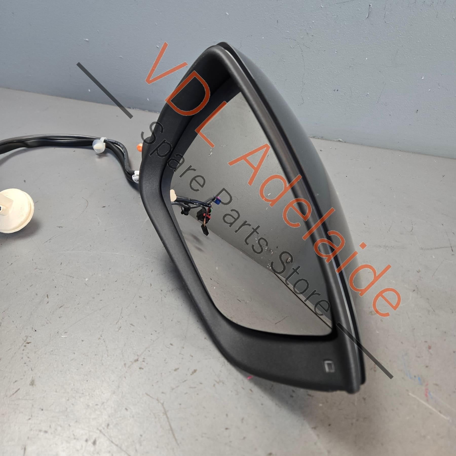 577857508CA9B9 575857522A 575857538FGRU 5Q0980546A Cupra Ateca Right Power Folding Exterior Mirror with Lane Assist & Camera Complete Assembly