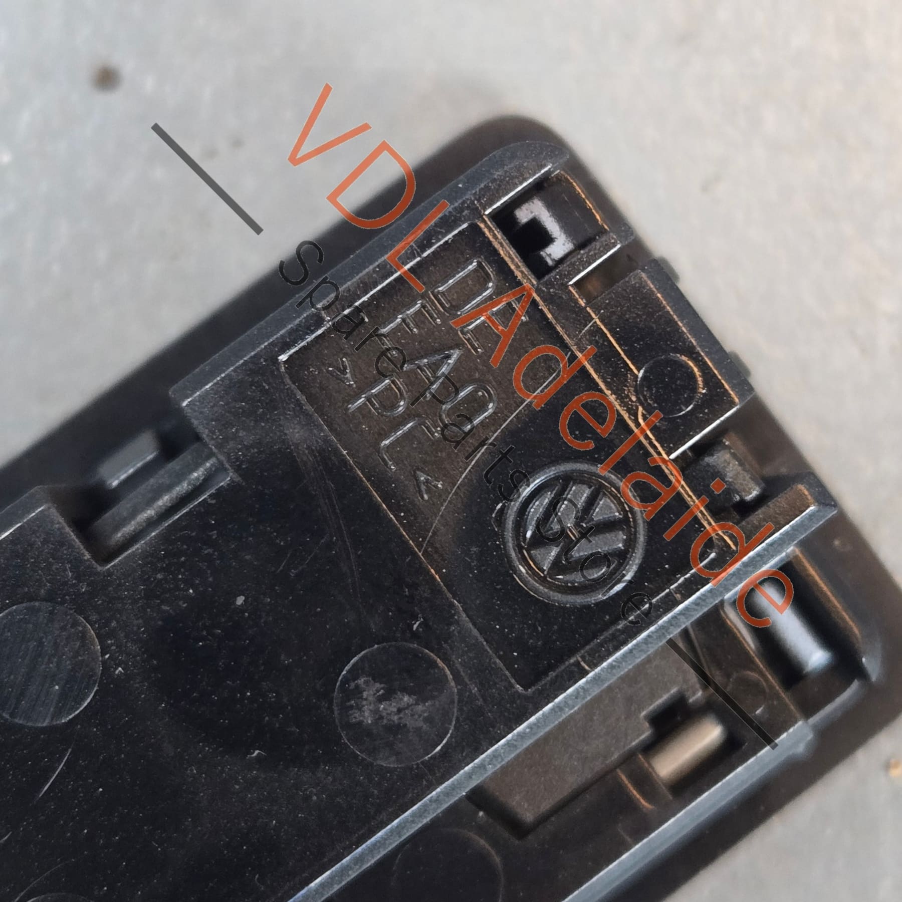 3G0959831B    Cupra Ateca Tiguan Passat Electric Tailgate Boot Close Closing Button Switch 3G0959831B
