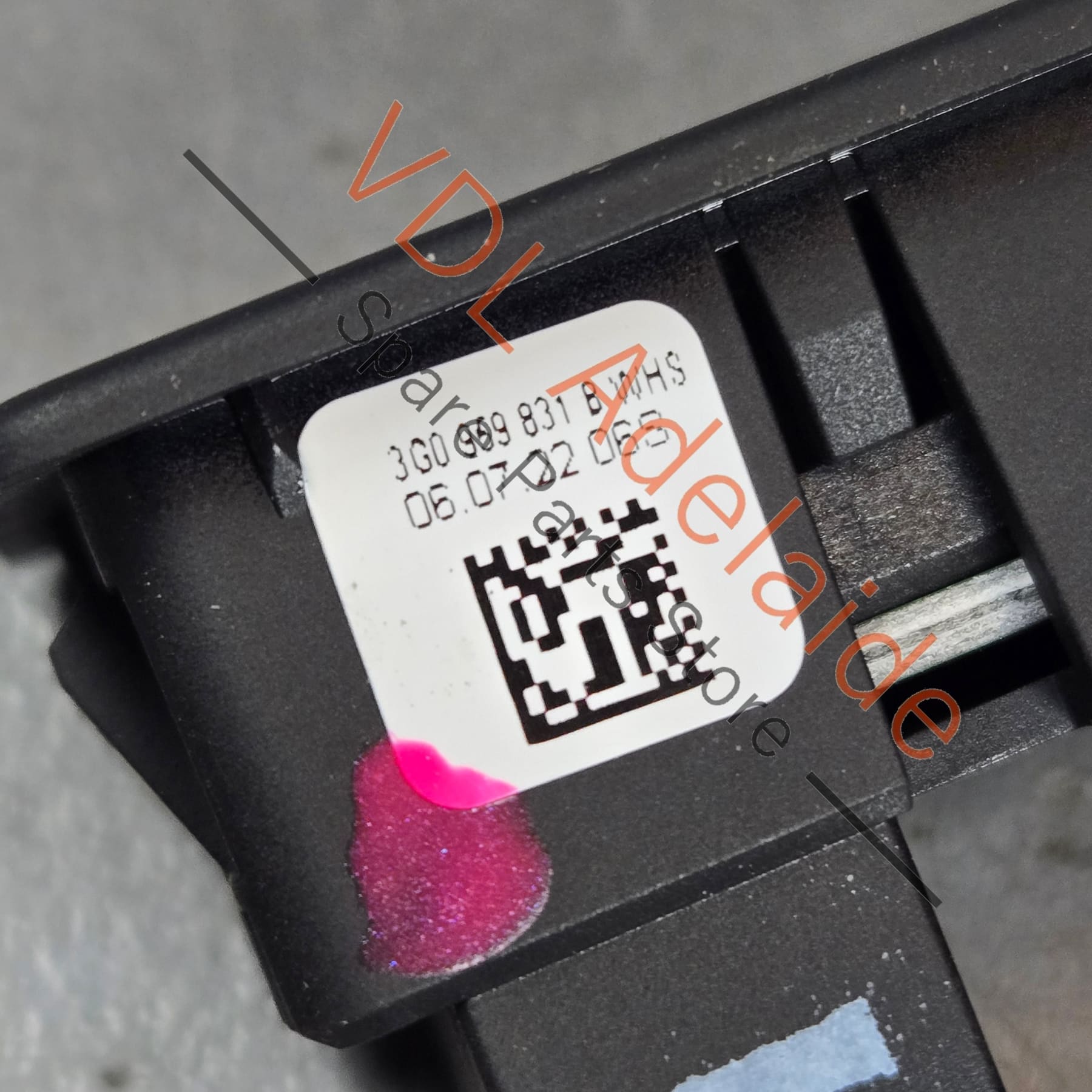 3G0959831B    Cupra Ateca Tiguan Passat Electric Tailgate Boot Close Closing Button Switch 3G0959831B