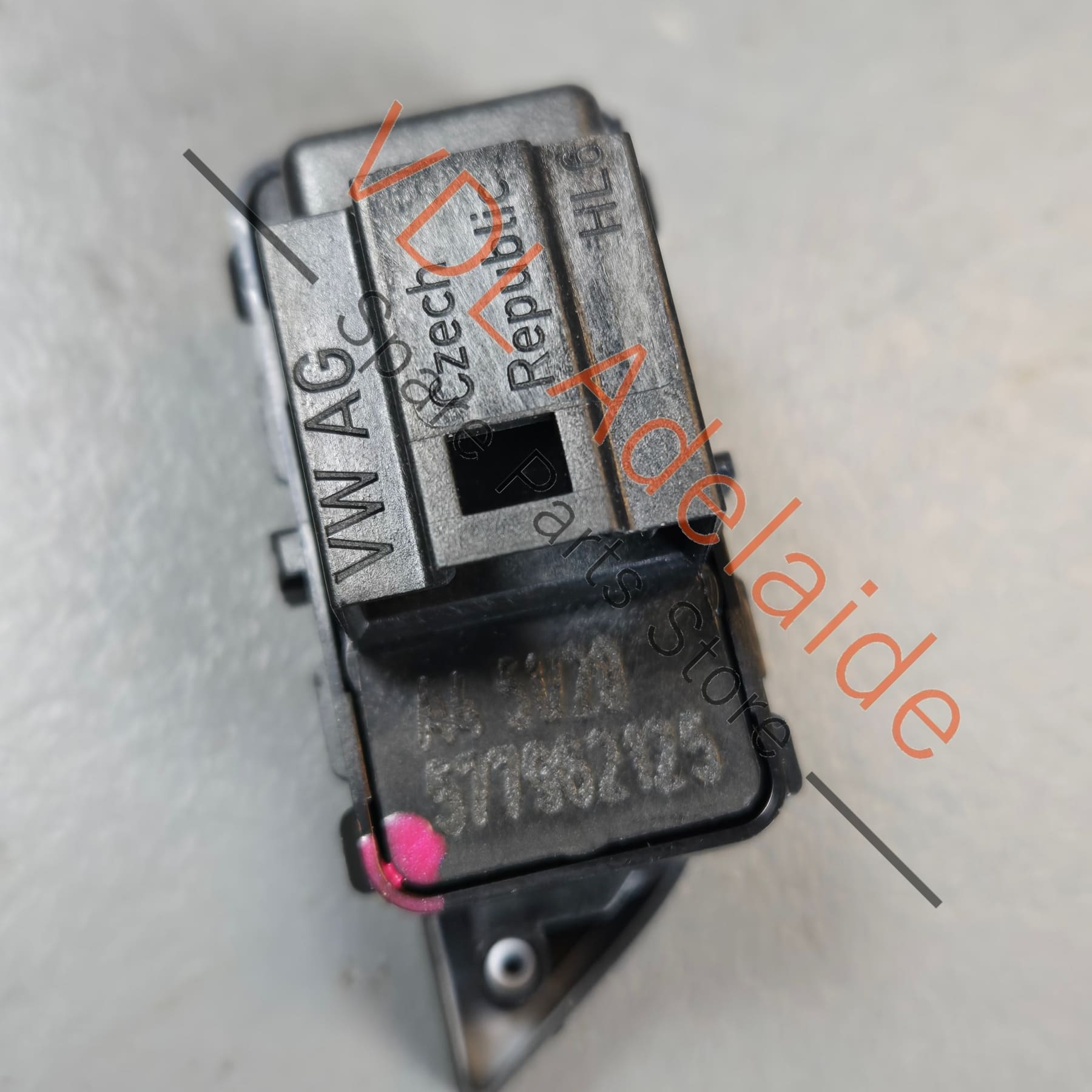 577962125WHS    Cupra Ateca Power Lock Locking Button Right Door 577962125  WHS