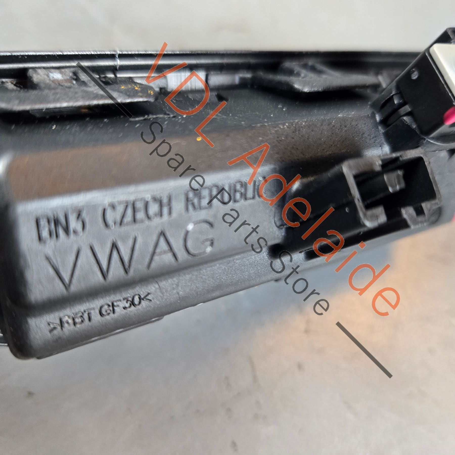 8W8827566C    Genuine Audi Q5 Cupra Ateca Rear View Camera & Trunk Boot Release Button 8W8827566C