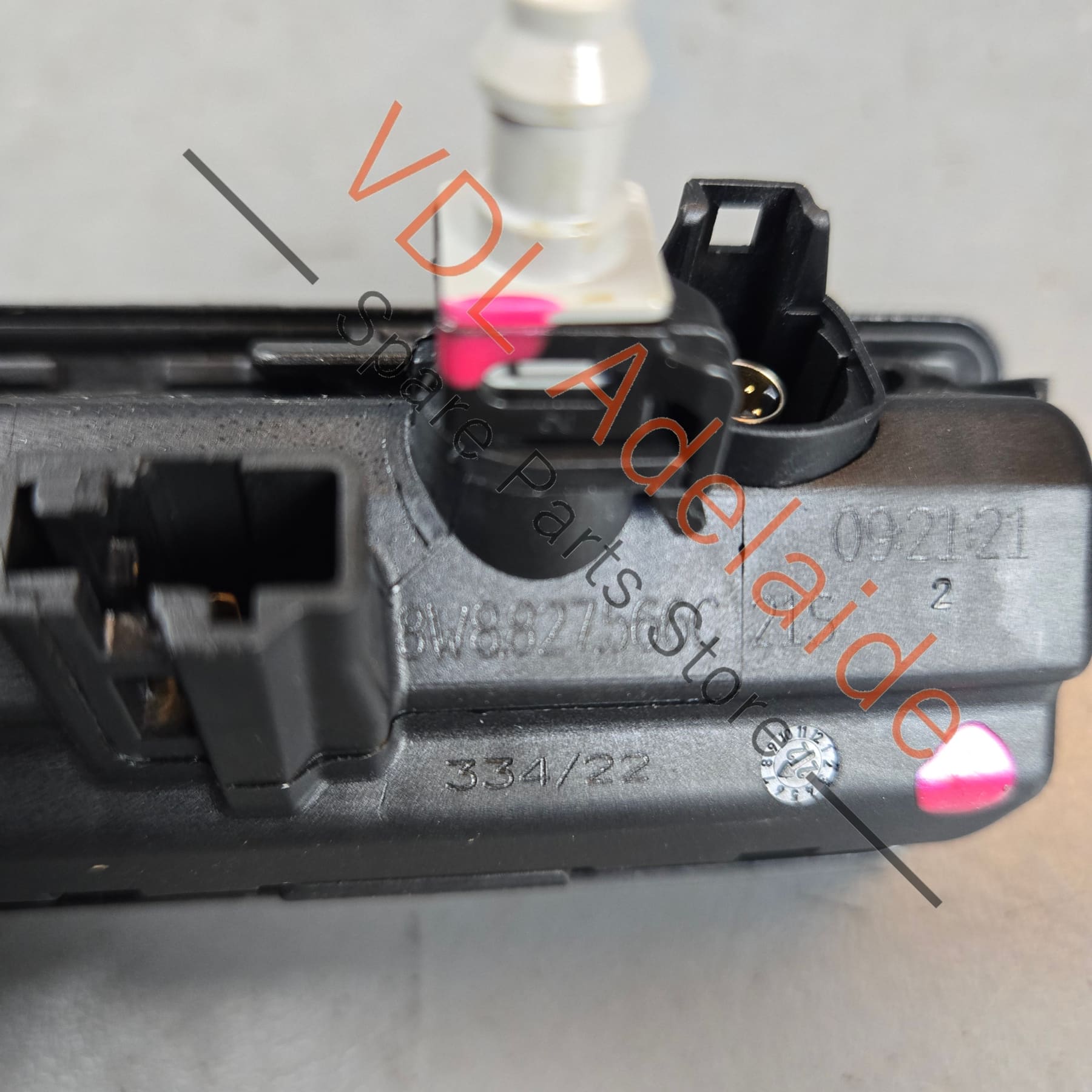 8W8827566C    Genuine Audi Q5 Cupra Ateca Rear View Camera & Trunk Boot Release Button 8W8827566C