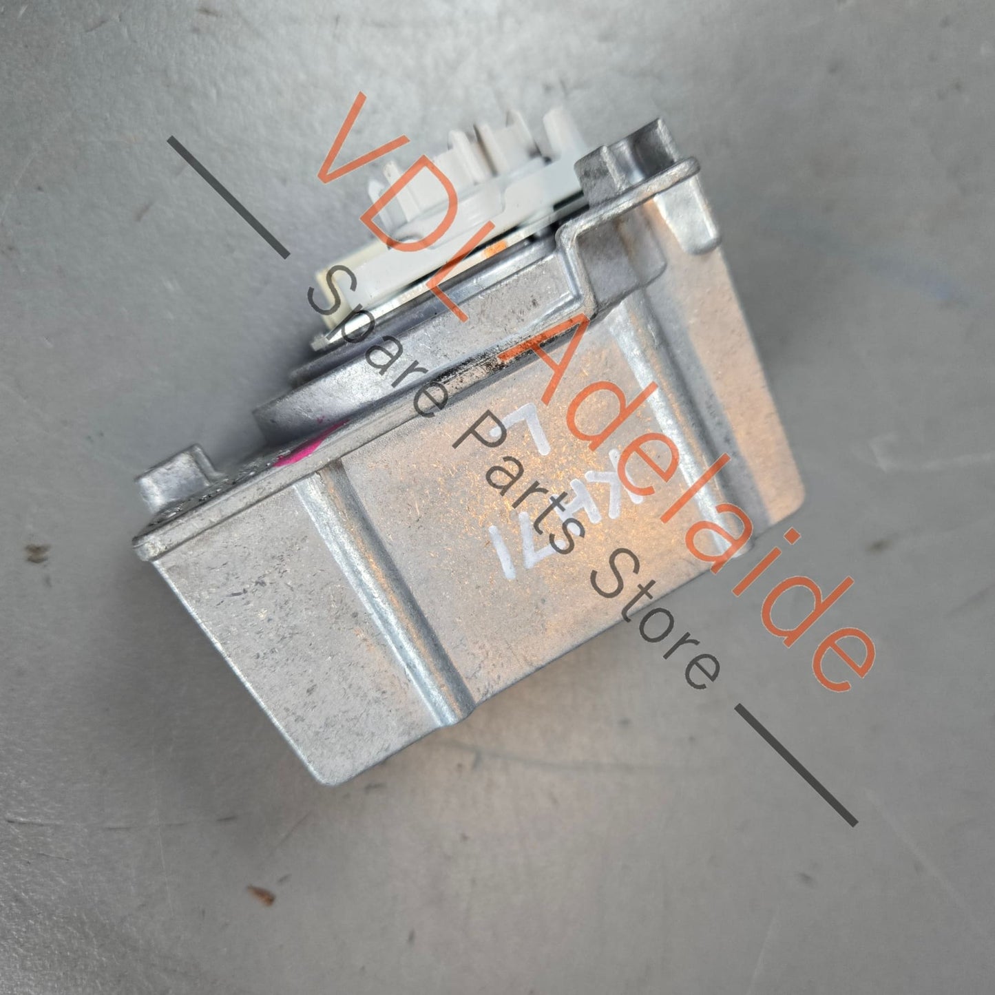 575941475A    Cupra Ateca Left Headlight LED with heat sink Blinker Flasher Control Module 575941475A