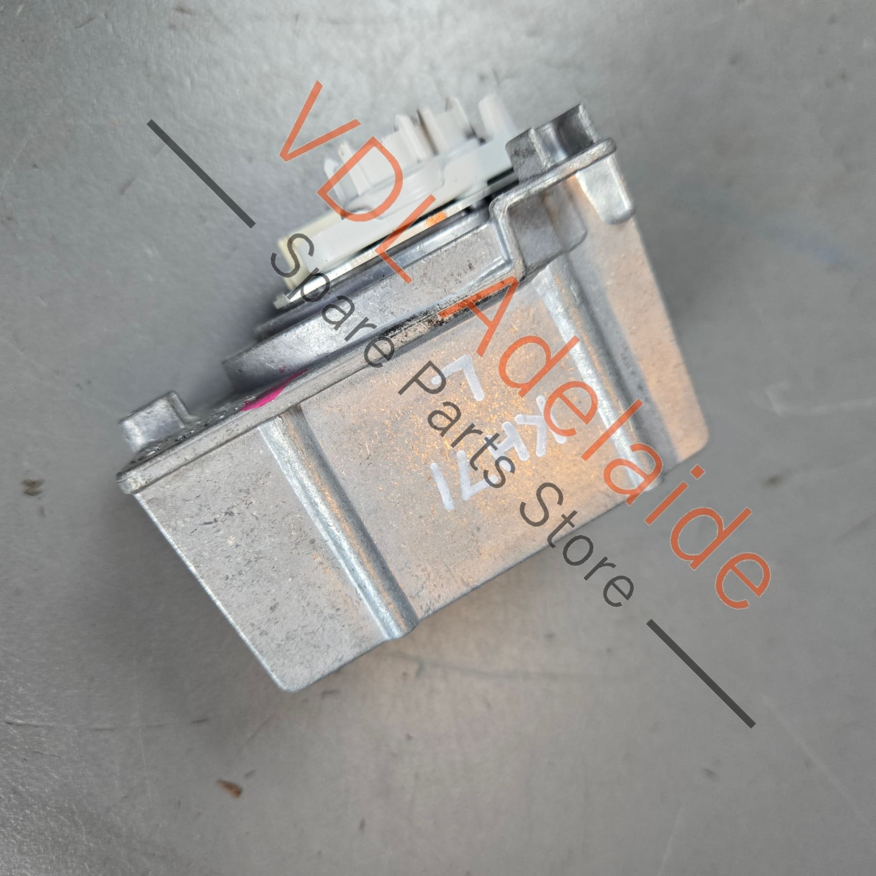 575941475A    Cupra Ateca Left Headlight LED with heat sink Blinker Flasher Control Module 575941475A