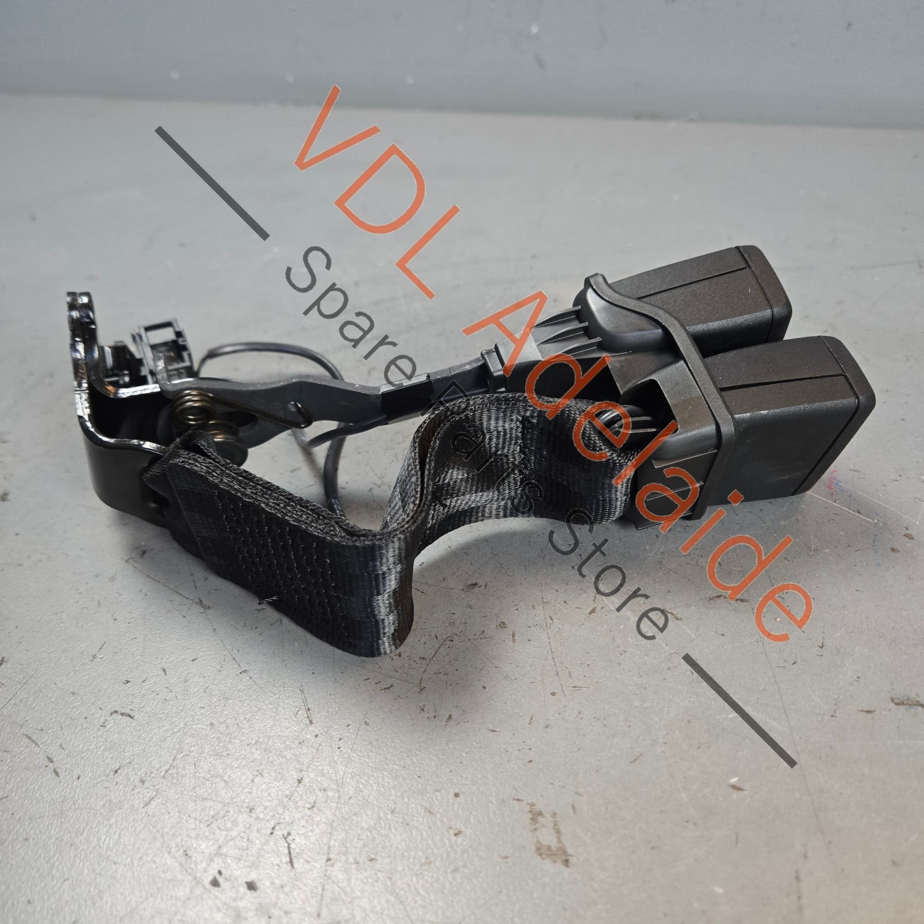 81A857739    Cupra Ateca Audi Q2 Rear Seat Belt Double Buckle Clip 81A857739