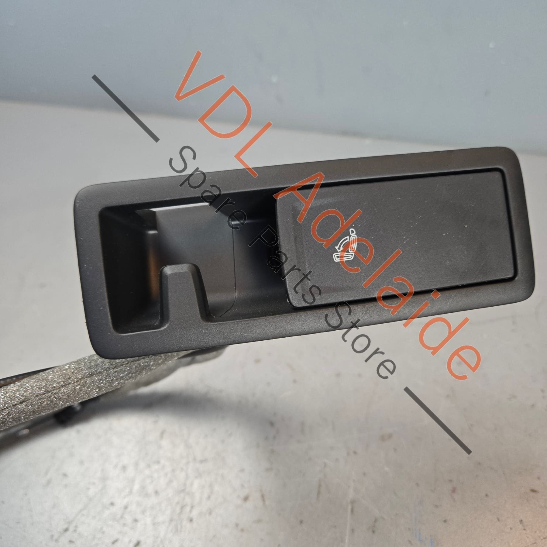 5H0885672 575885592C   VW Cupra Ateca Rear Seat Remote Release Handle Flip Fold Down Right 575885592C
