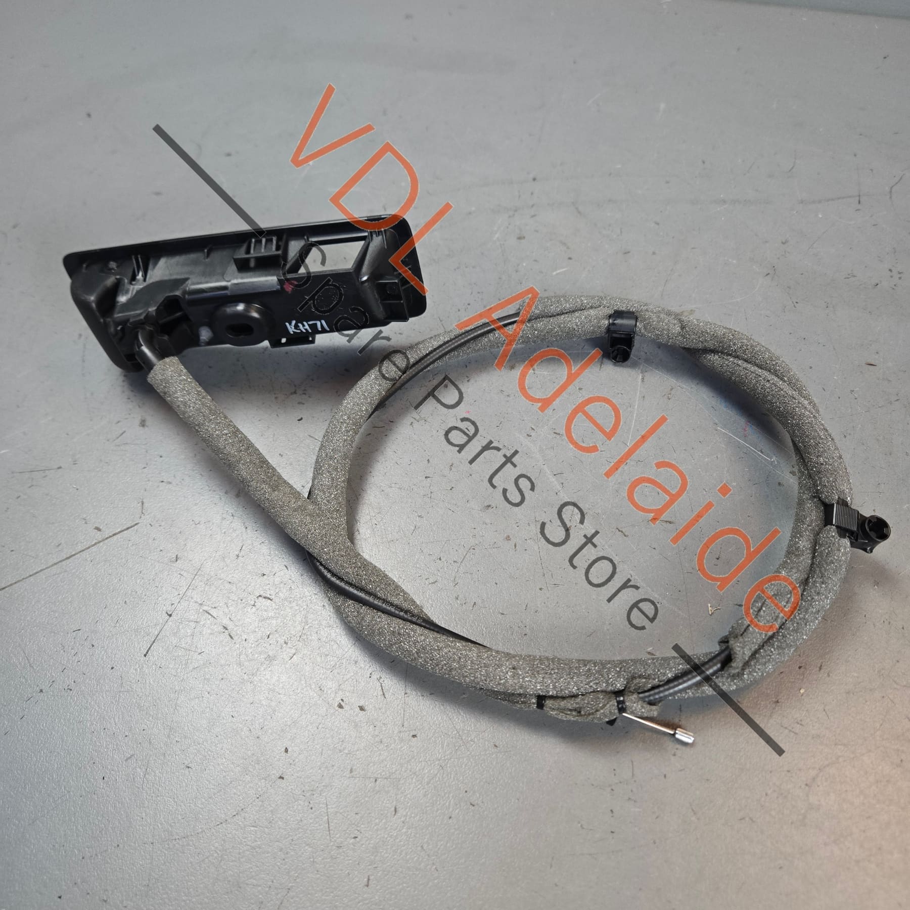 5H0885672 575885592C   VW Cupra Ateca Rear Seat Remote Release Handle Flip Fold Down Right 575885592C