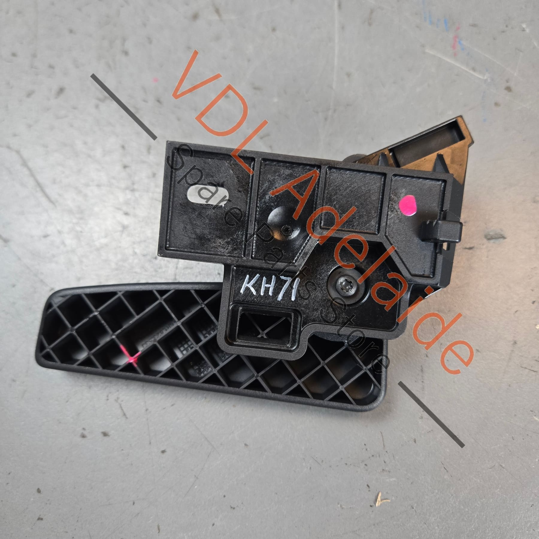 517823633B 3G0823533   Cupra Ateca Bonnet Lock Release Handle Interior 3G0823533 517823633B