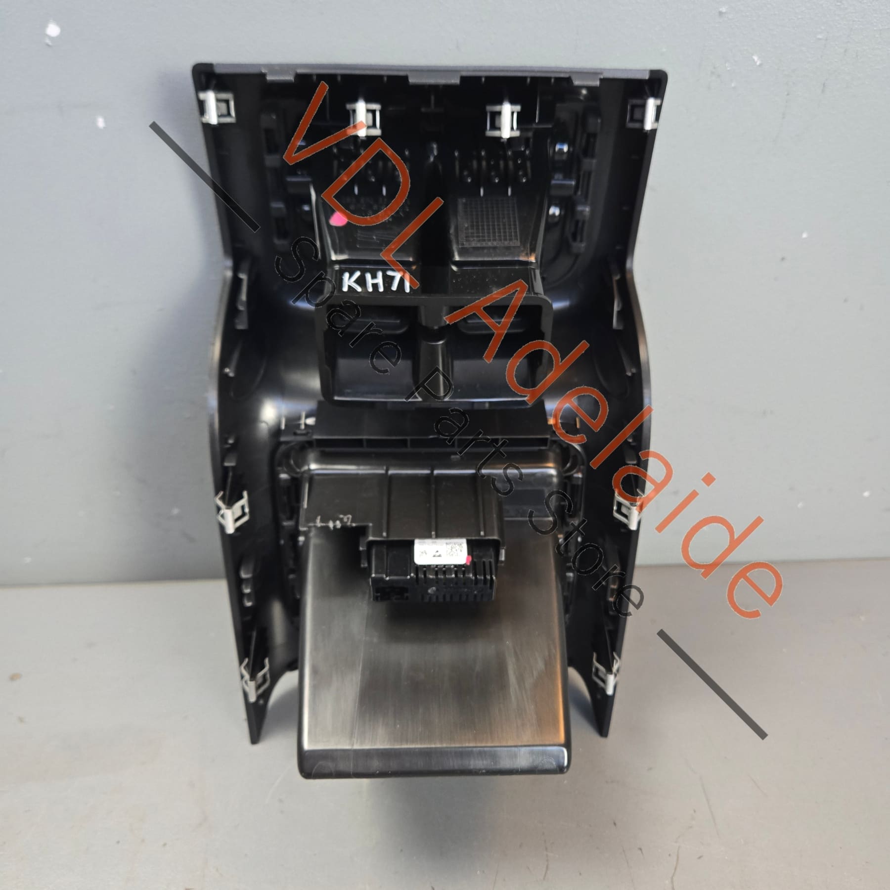 575819203AZMA 575864298F   Cupra Ateca Rear Passenger Air Vent & Cover Trim Interior 575819203A ZMA