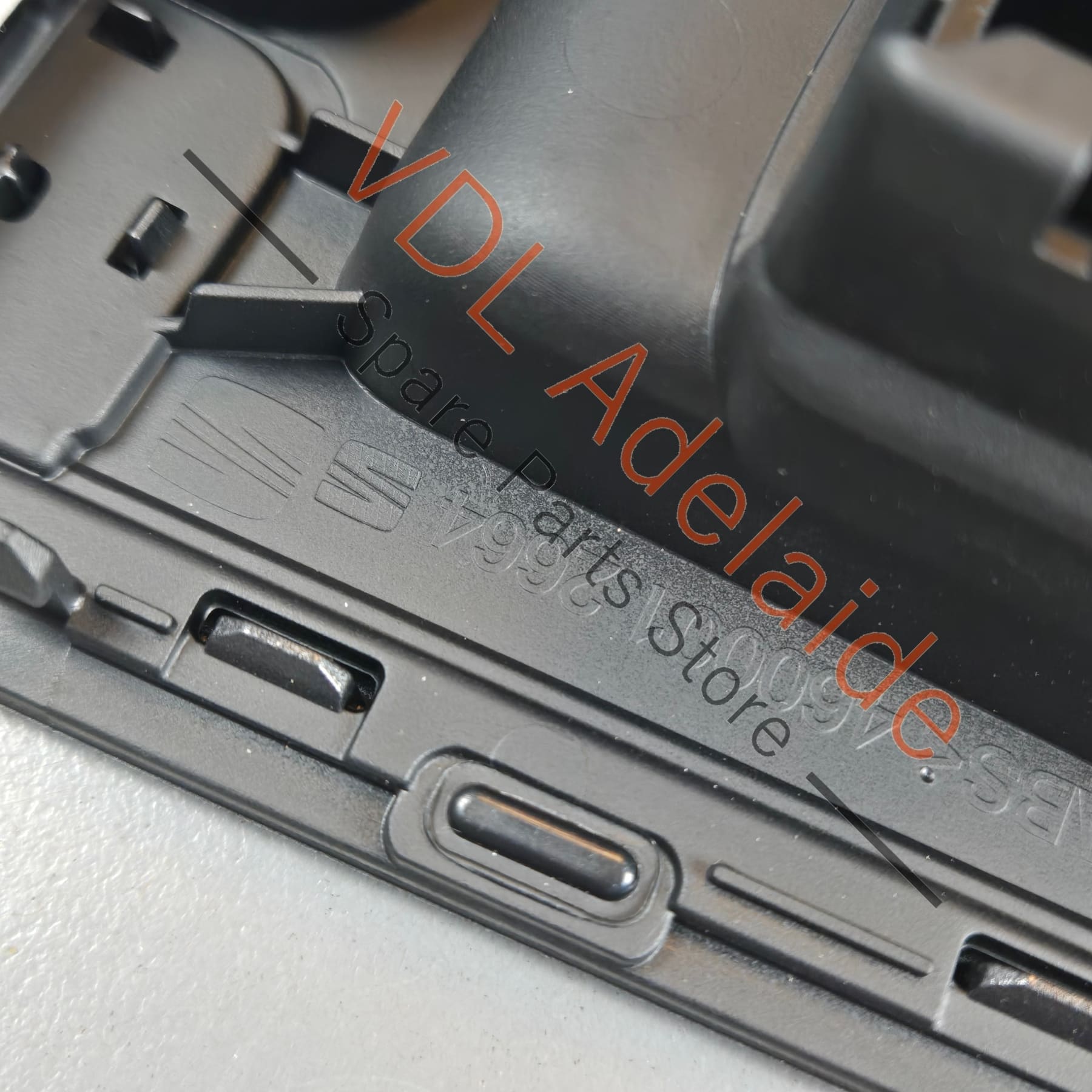 577863350B 577863283CM   Cupra Ateca Centre Console Shifter Surround Trim Silver 577863283CM 577863350B 577863279 9DG