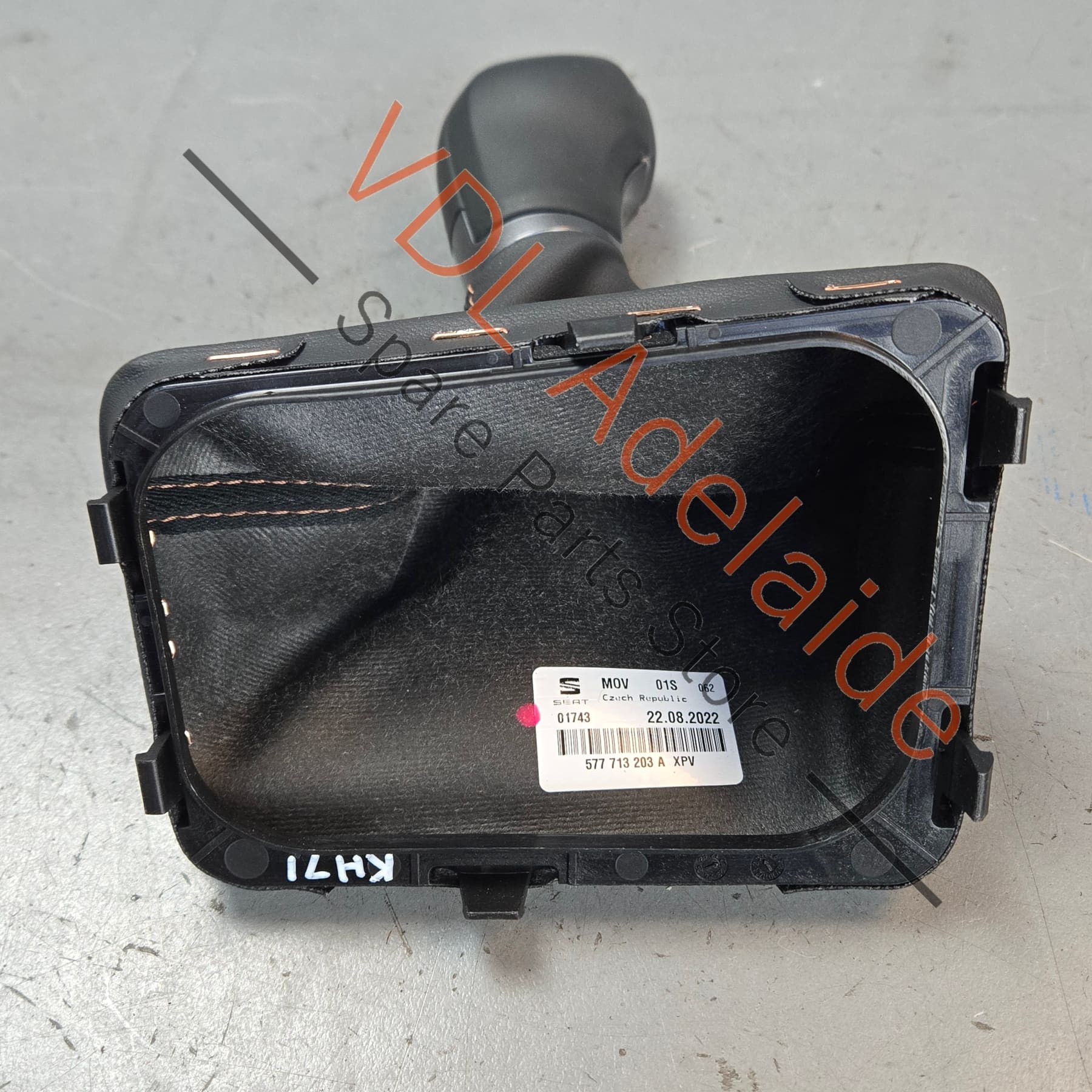 577713203AXPV 577713203A   Cupra Ateca Leather Gear Shifter Knob Handle Grip 577713203A XPV 577713203AXPV