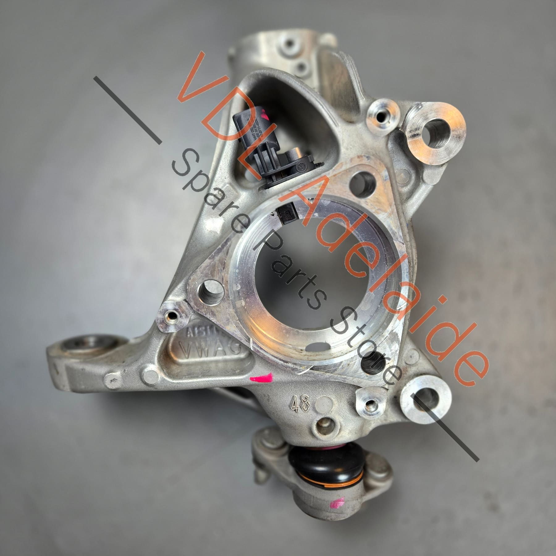 5QD407254F 5Q0407254C 5Q0407254A 5Q0407258A Golf MK8 Passat Cupra Ateca Front Right Hub Knuckle Wheel Bearing Housing 5QD407254F 5Q0407254C 5Q0407254A