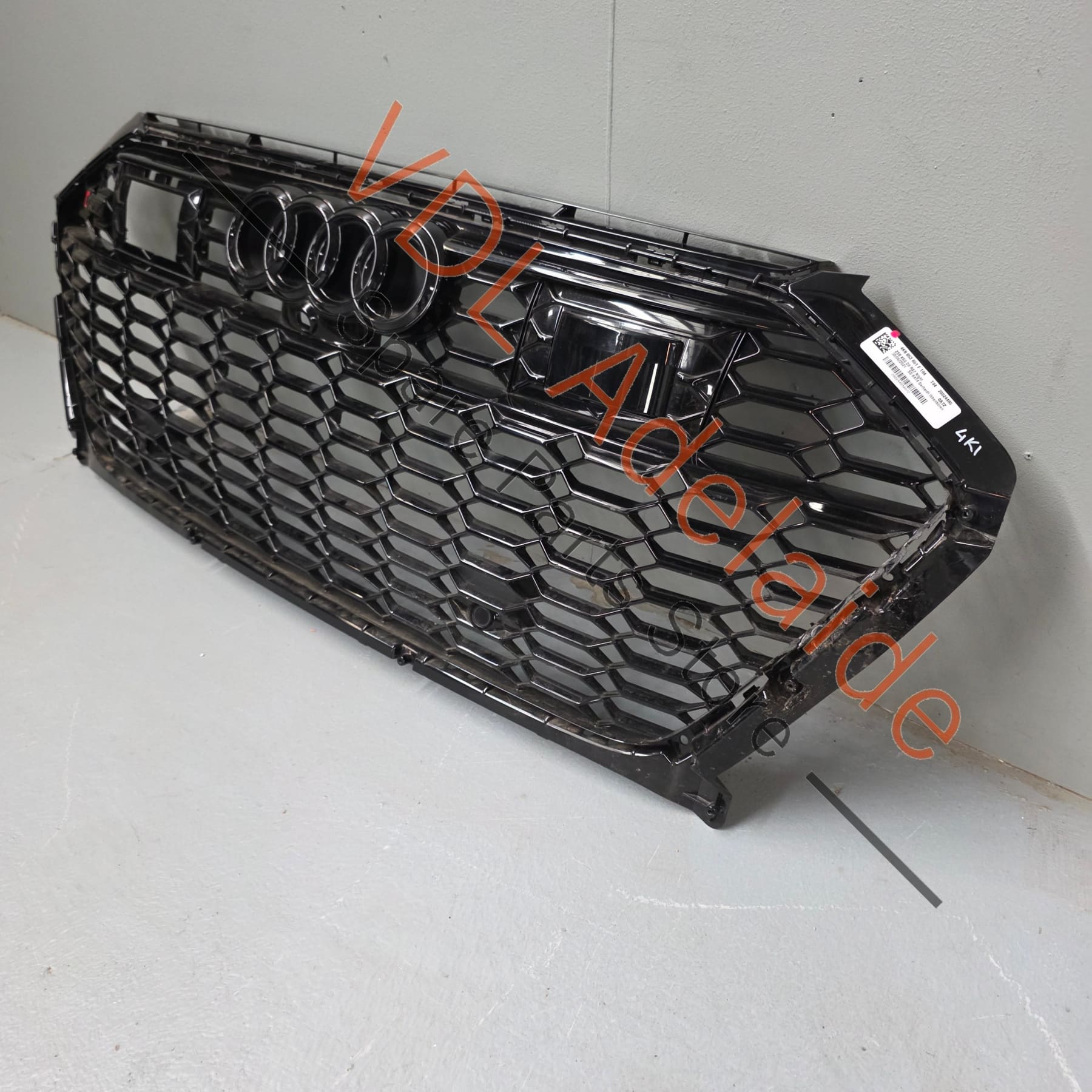 4K8853651FT94 4K8853651F   Genuine Audi RS7 4K Front Grille Black Glossy 4K8853651F T94 **some damage**