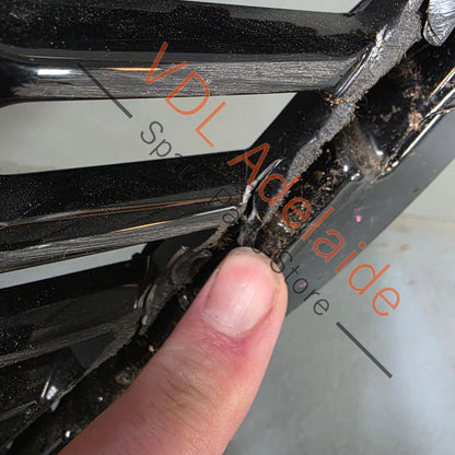 4K8853651FT94 4K8853651F   Genuine Audi RS7 4K Front Grille Black Glossy 4K8853651F T94 **some damage**