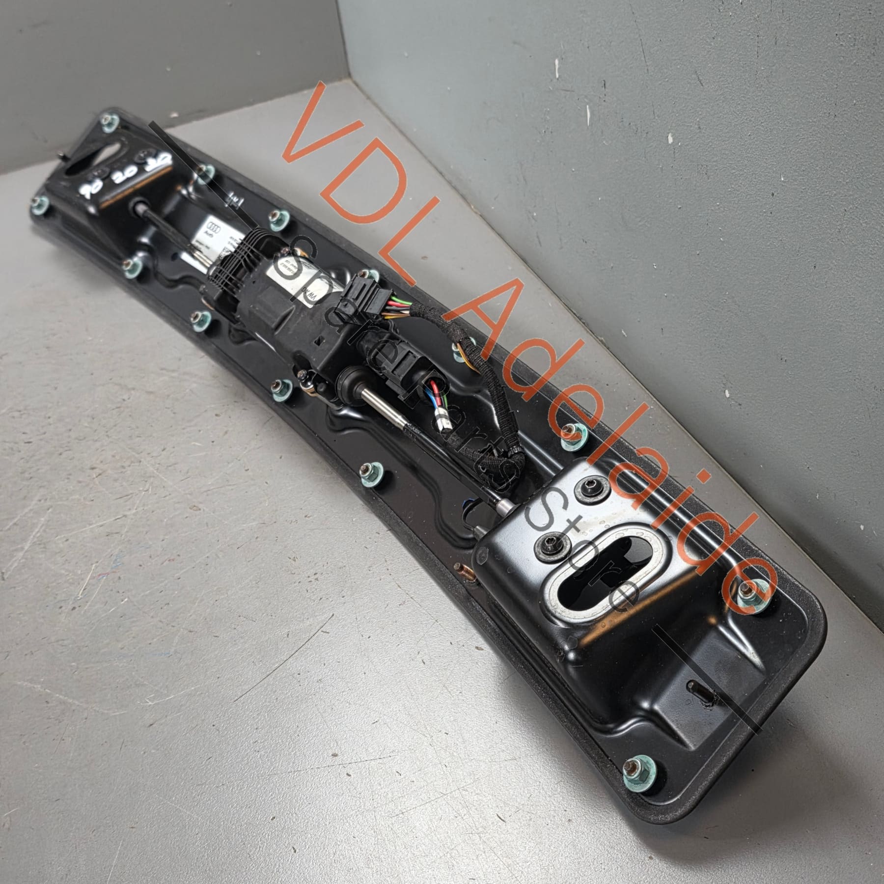 4J3827948 4K8827948F 4K8827948H  Audi E-Tron GT RS7 Rear Spoiler Drive Unit 4J3827948 4K8827948F 4K8827948H