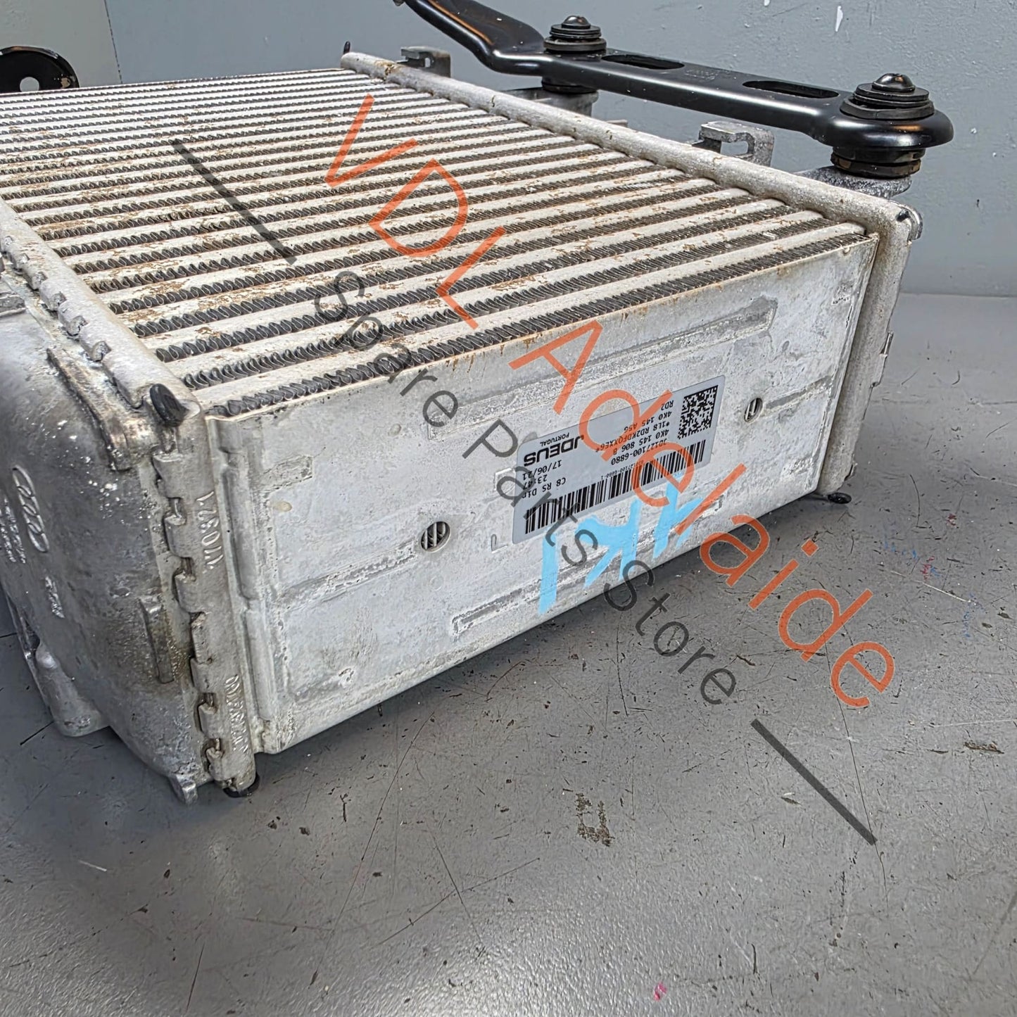 4K0145806B    Audi RS6 C8 RS7 4K Right Side Intercooler 4K0145806B
