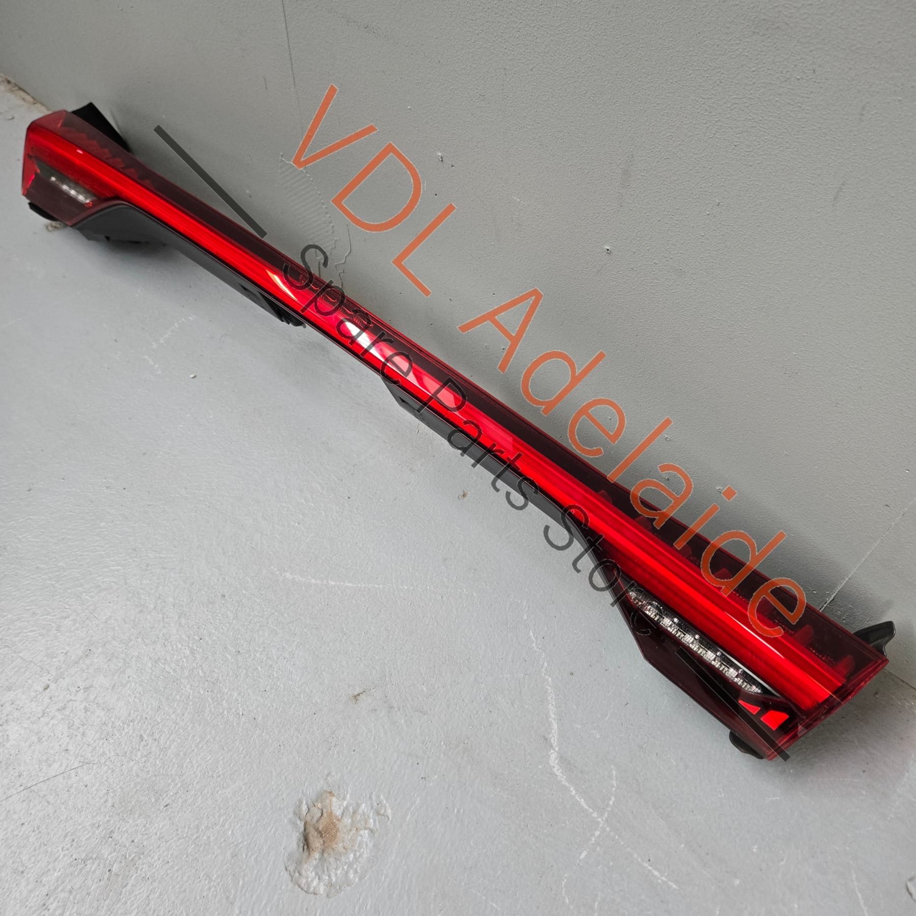 4K8945095B    Audi A7 S7 RS7 LED Rear Middle Brake Light 4K8945095B
