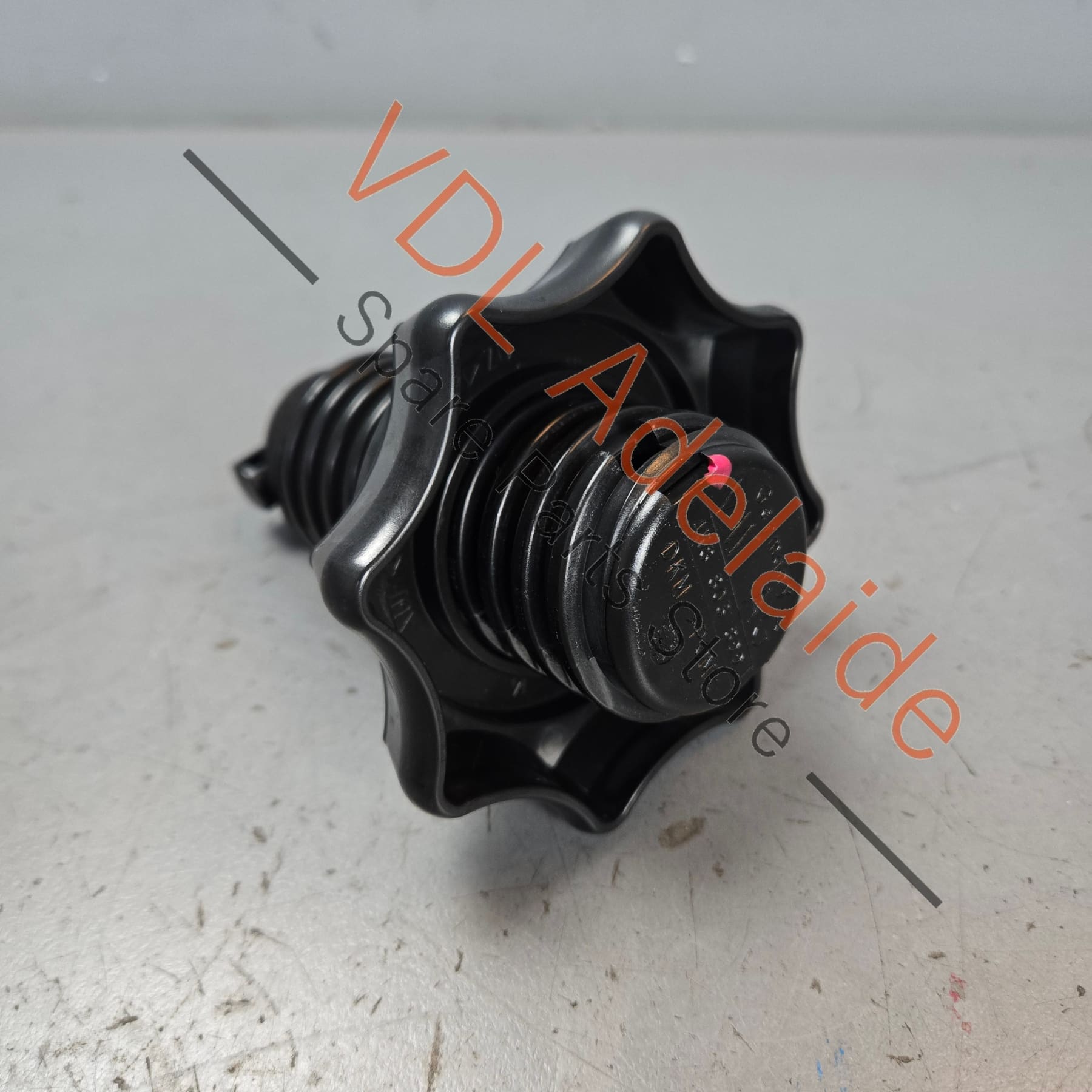 4K8803899    Audi A6 A7 A8 Spare Wheel Mounting Bolt Retaining Bracket 4K8803899